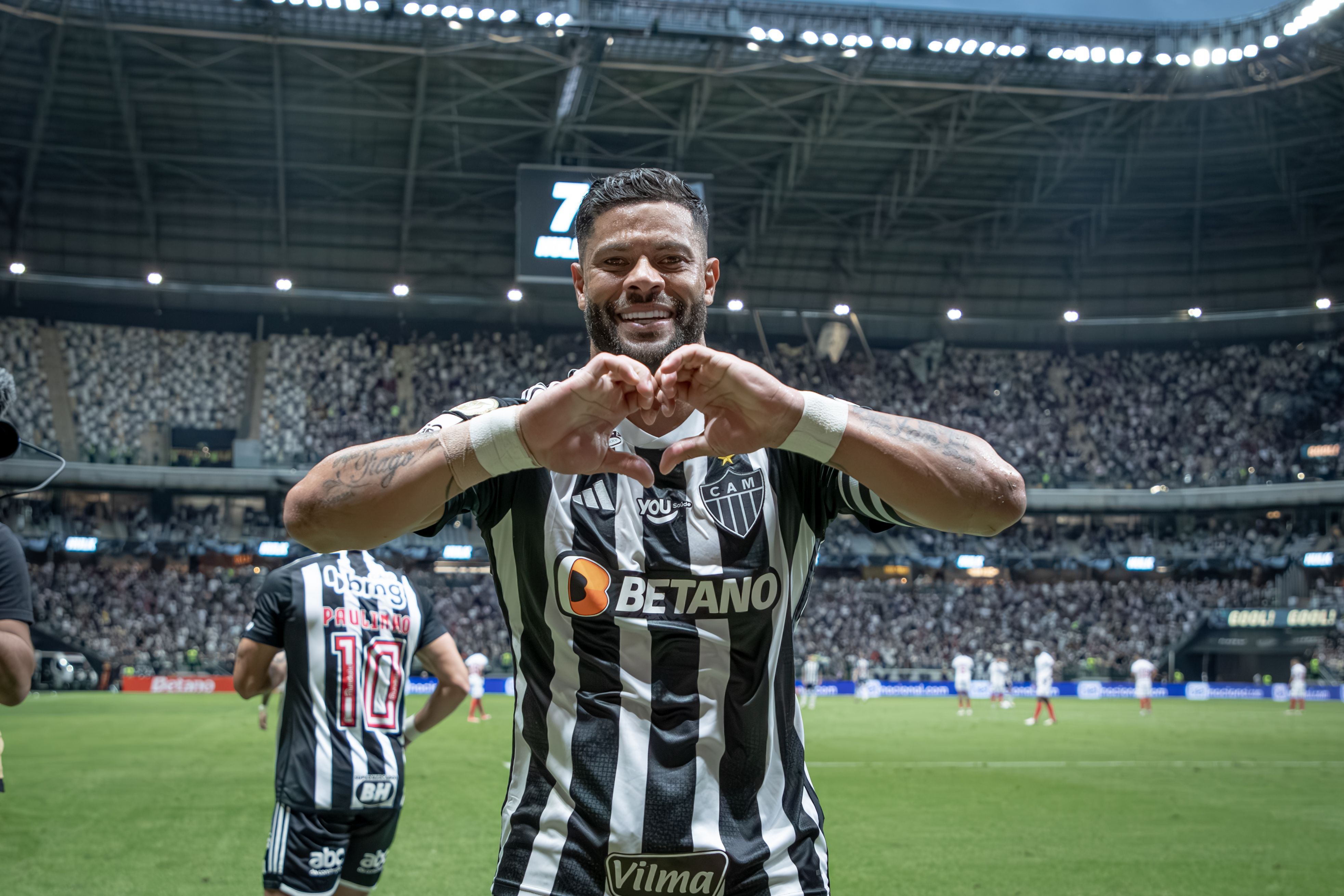 Jogador da Premier League tieta Hulk, do Atlético, e publica mensagem