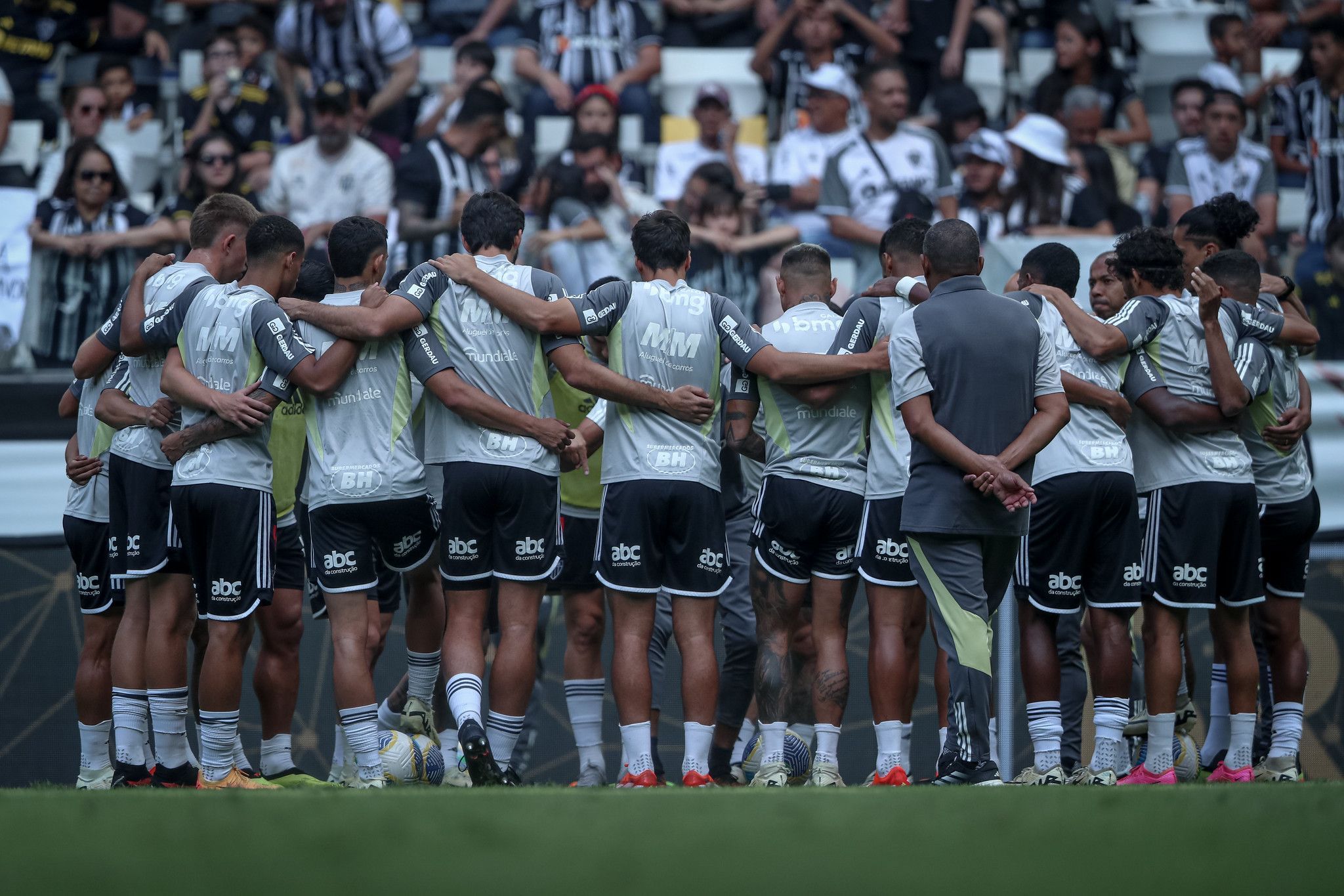 Atlético planeja reforçar meio-campo e tem alvos além de Fausto Vera, do Corinthians