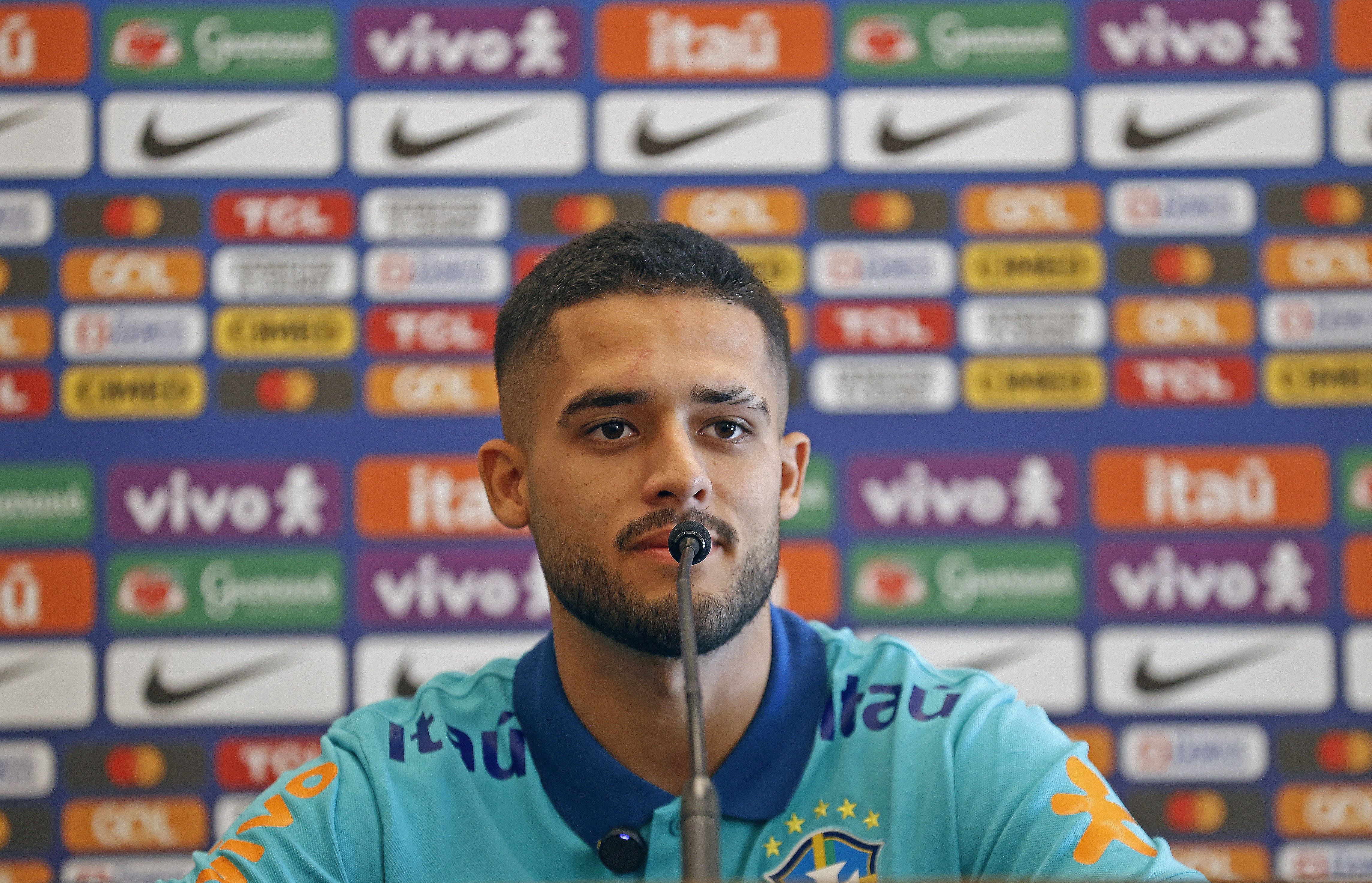 Yan Couto explica por que abandonou o cabelo rosa na Seleção