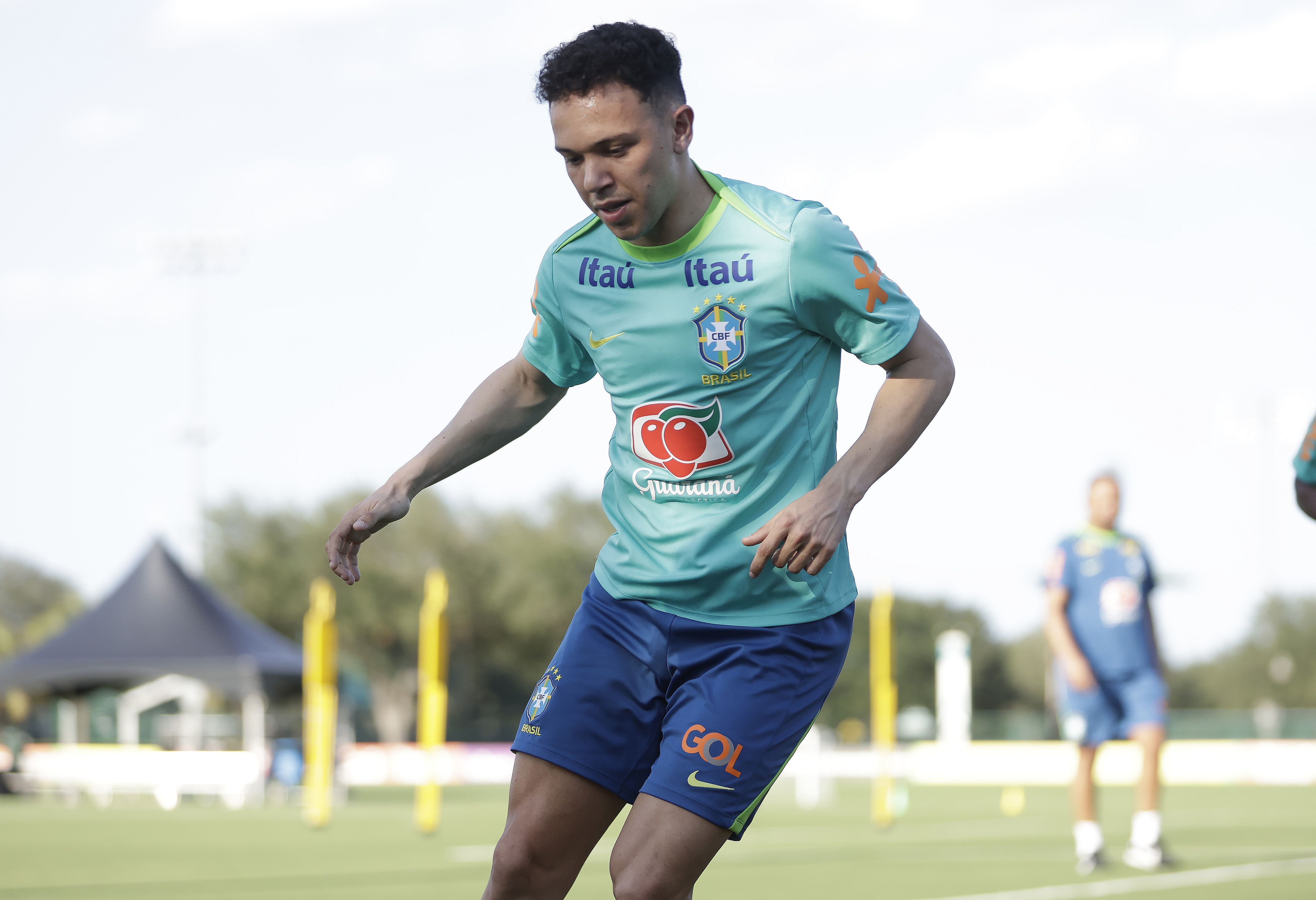 Convocado na 'segunda chamada', Pepê se apresenta para ser o versátil da Seleção