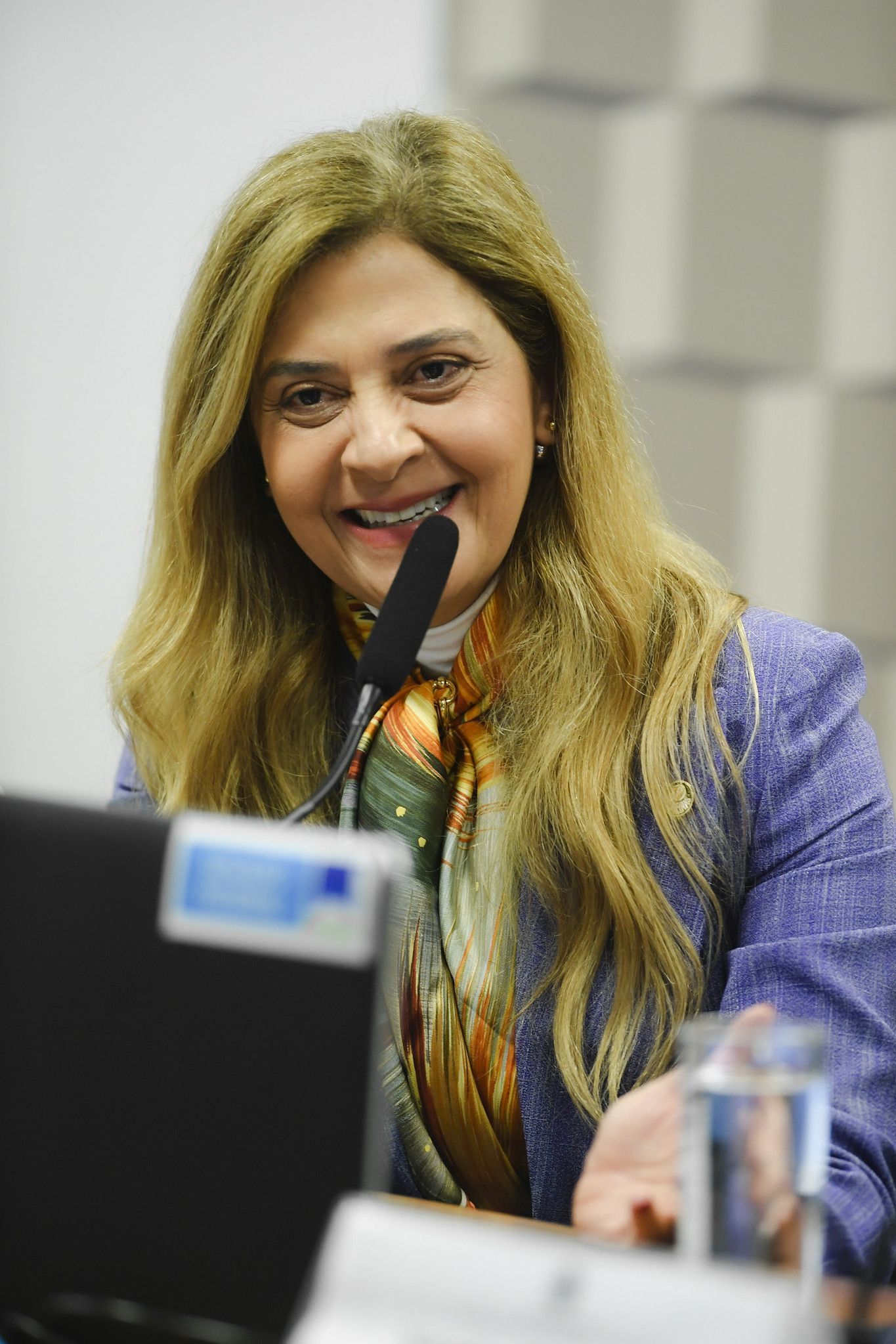 Qual time você torce? Senador tenta 'pegadinha' com Leila Pereira em CPI