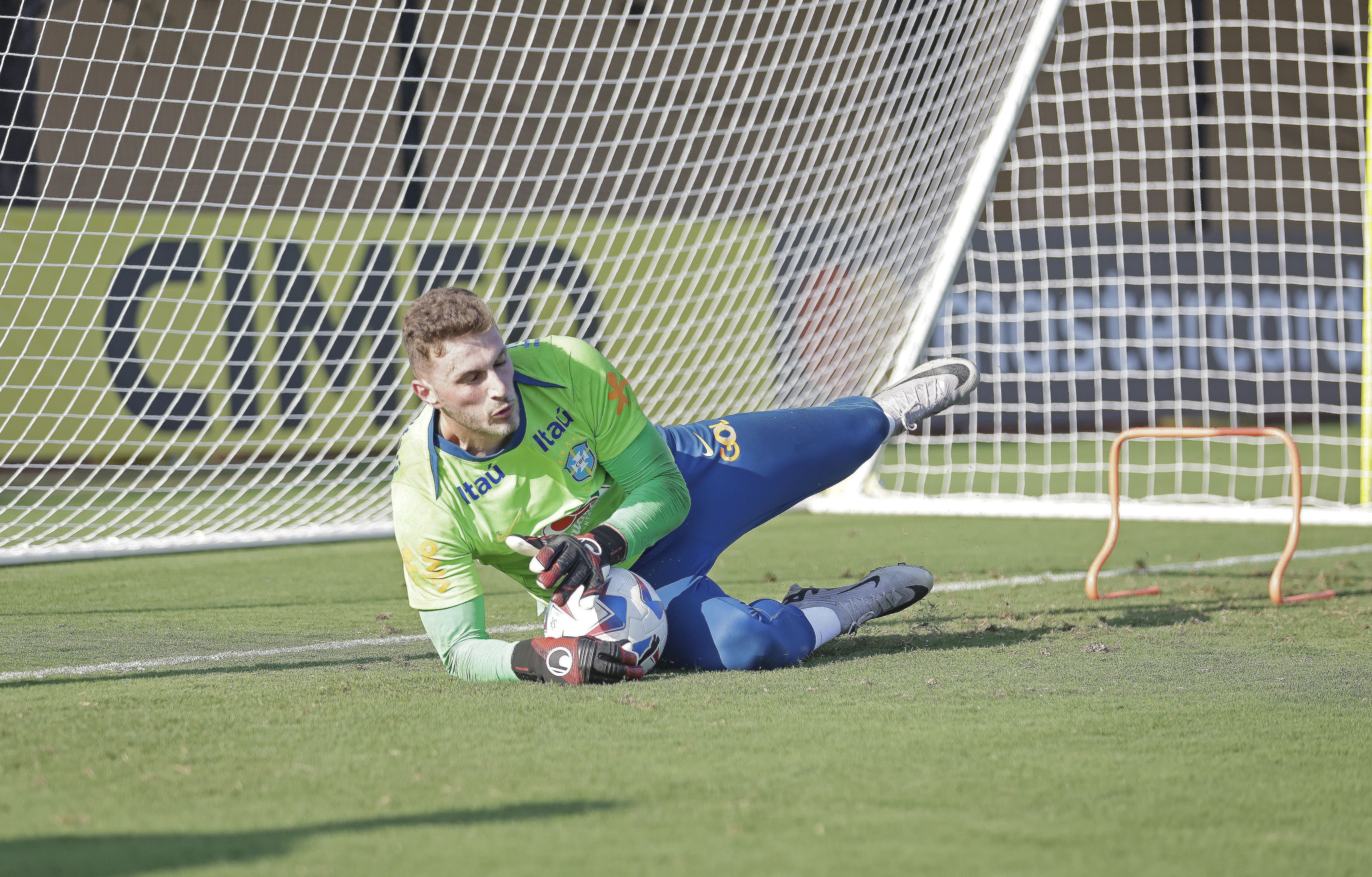 Bento, na Seleção para a Copa América, admite saída do Athletico-PR para Europa