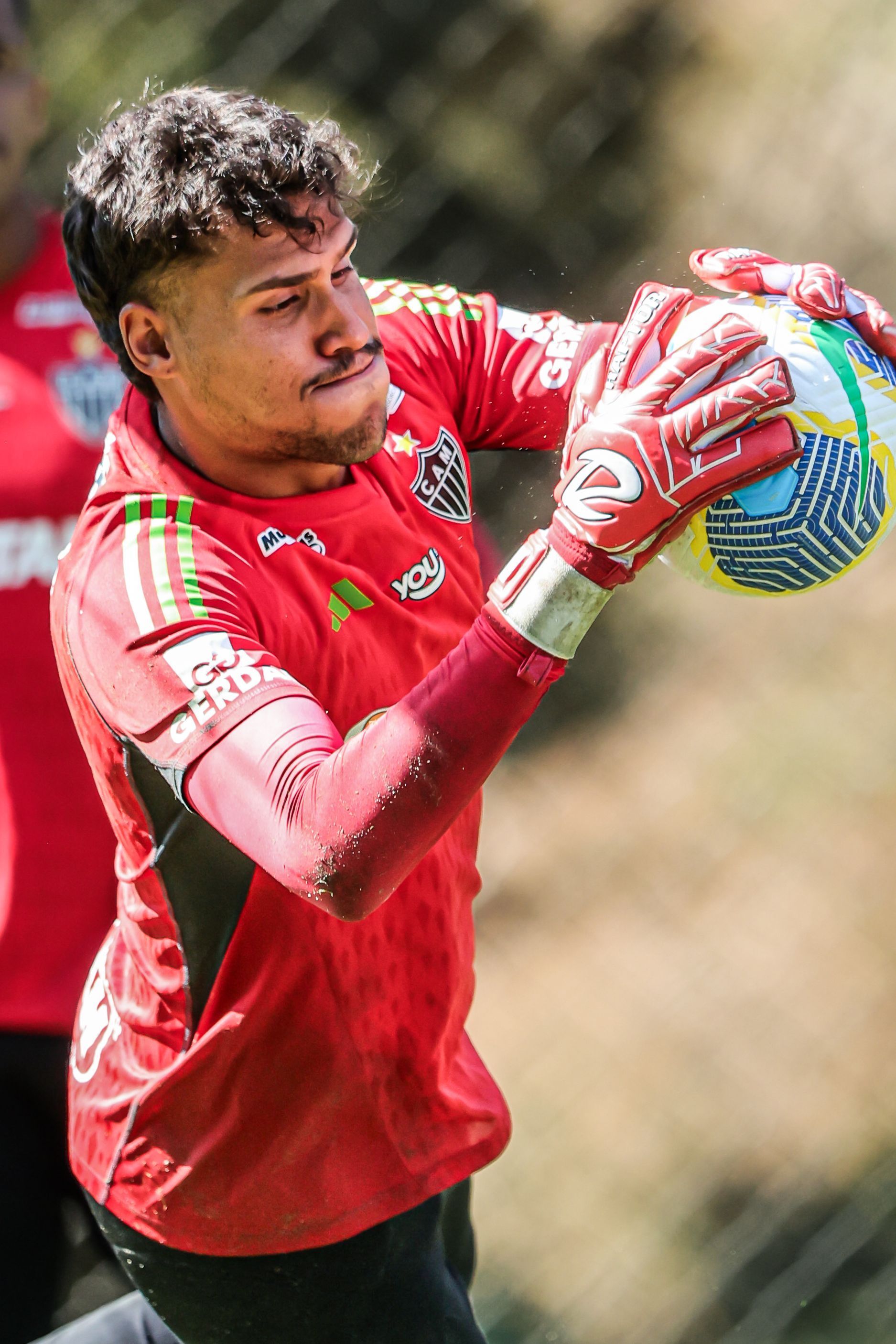Matheus Mendes voltará a ser acionado no Atlético após quase 220 dias