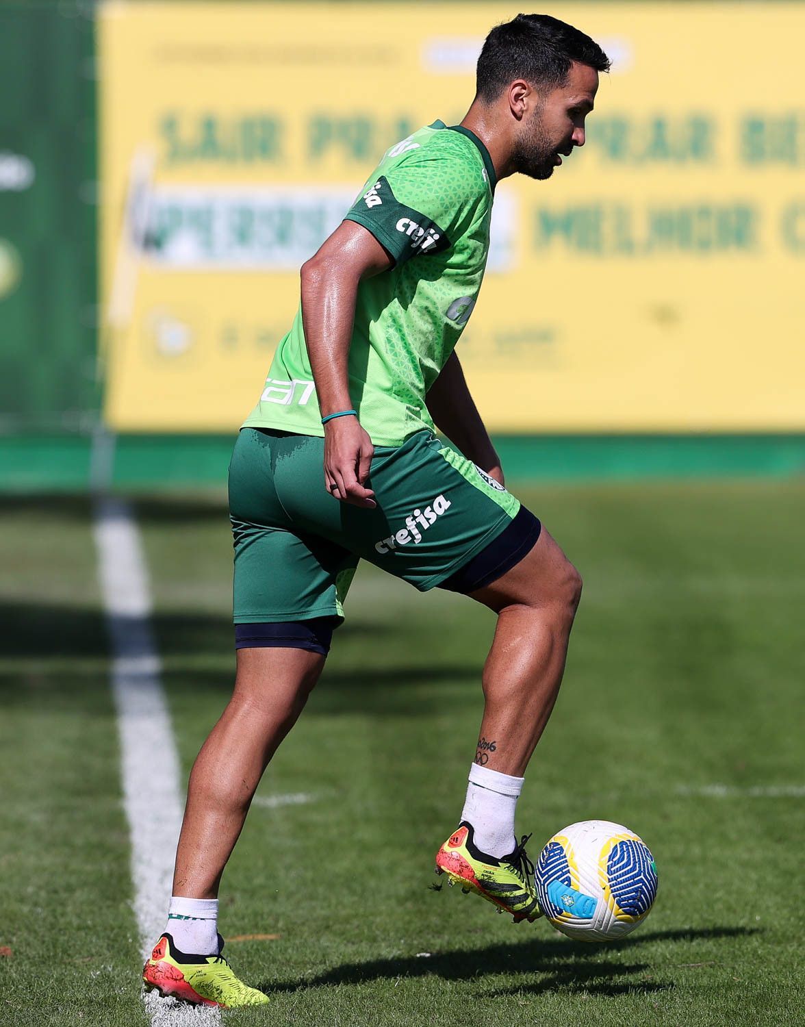 Em negociação para jogar no México, Luan fica de fora de treino do Palmeiras