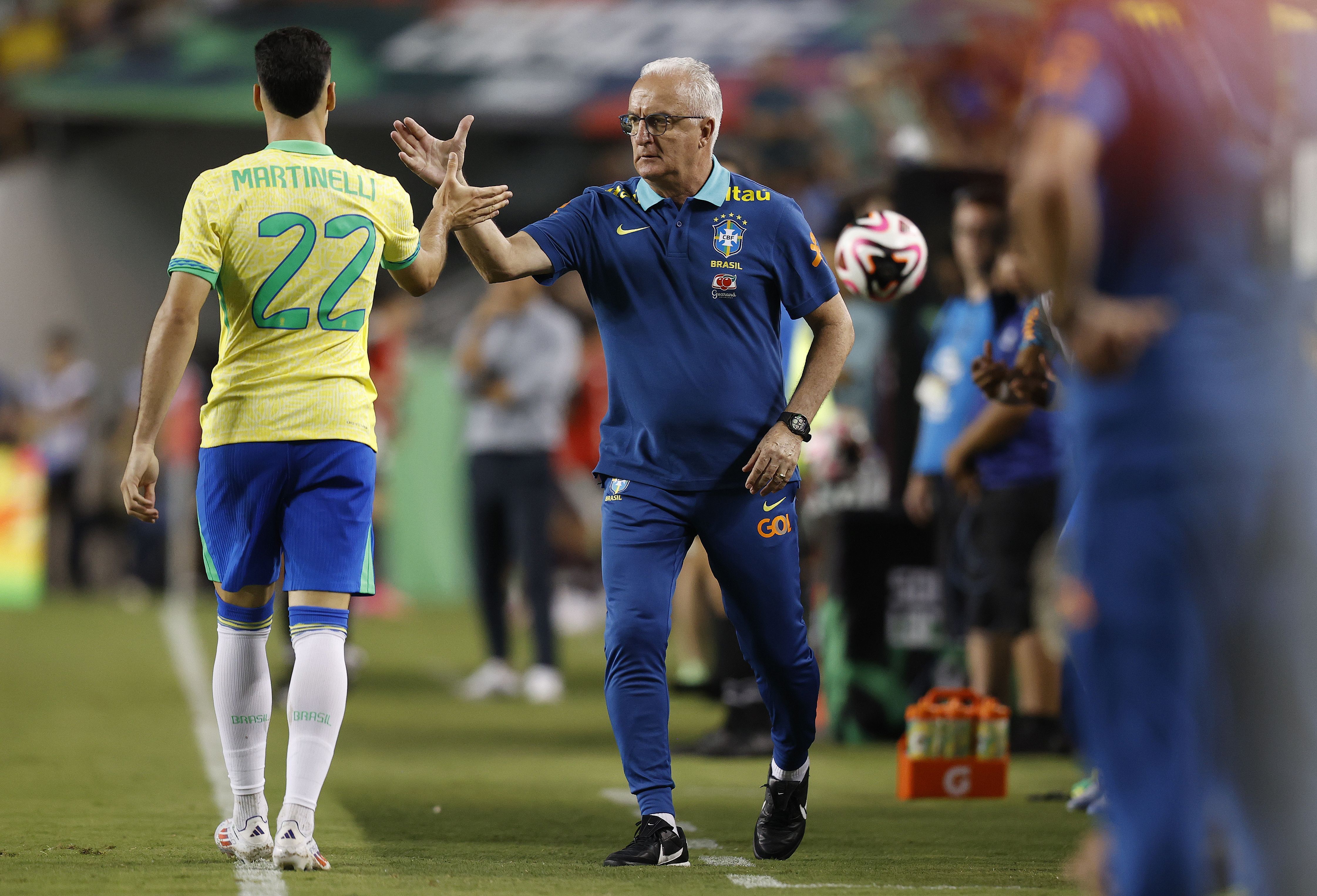 Dorival explica por que escalou os reservas na vitória sobre o México em amistoso