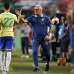 Dorival explica por que escalou os reservas na vitória sobre o México em amistoso