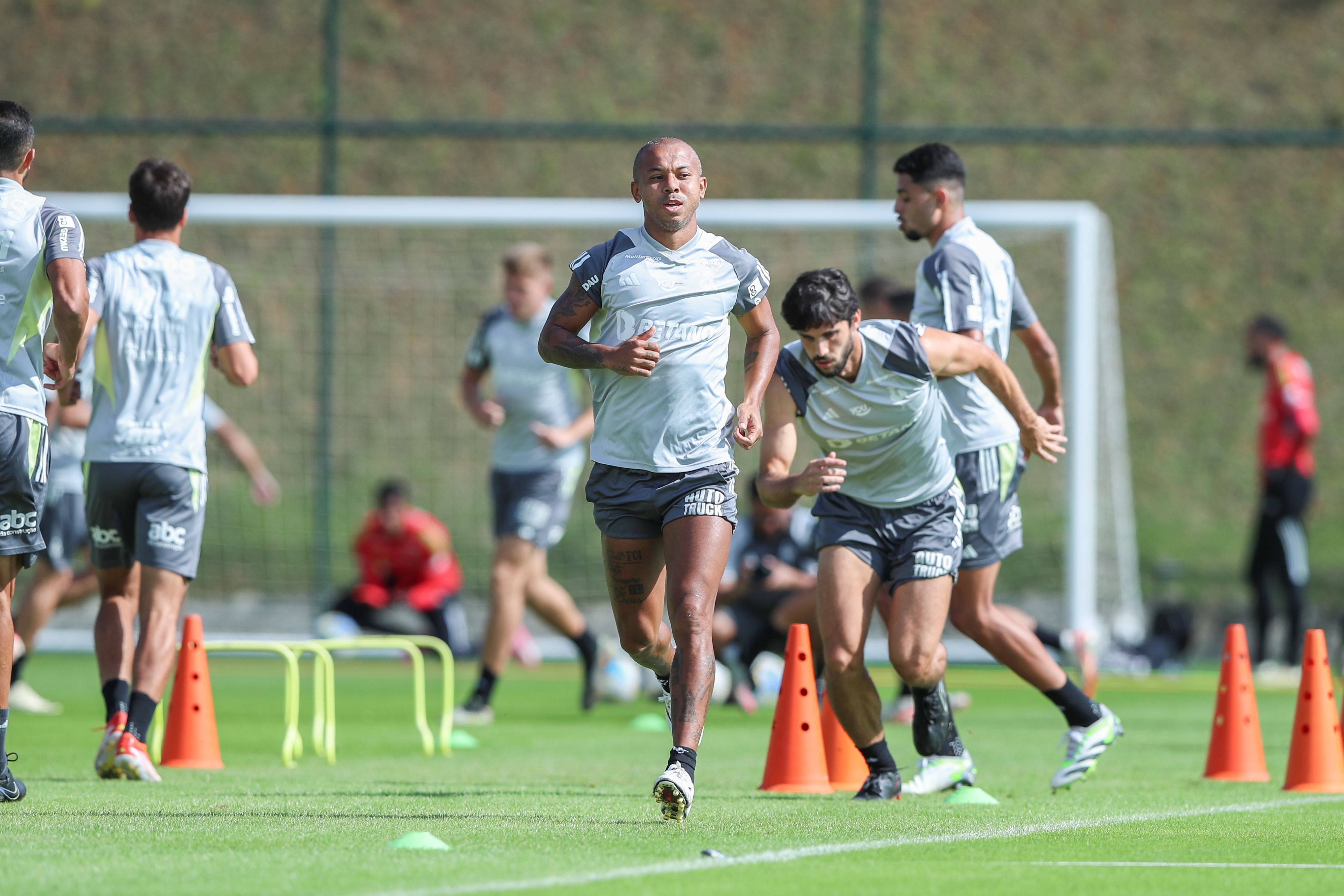 Mariano sente incômodo na coxa e vira mais um desfalque no Atlético