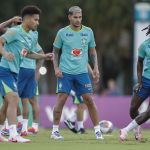 Bruno Guimarães pede equilíbrio na Seleção: 'Tomamos gols que poderíamos evitar'