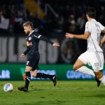Eduardo Sasha, do Bragantino, se manifesta após expulsão contra o Atlético