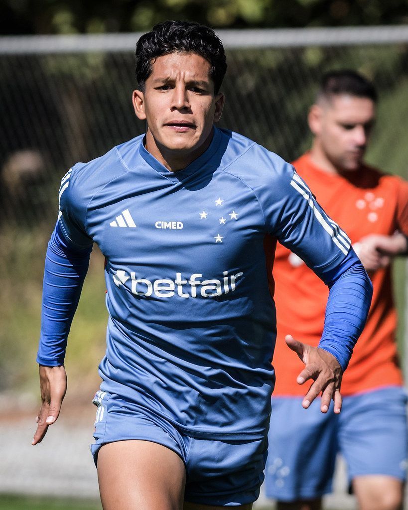 Cruzeiro confirma lesão de atacante e revela diagnóstico de Lucas Romero
