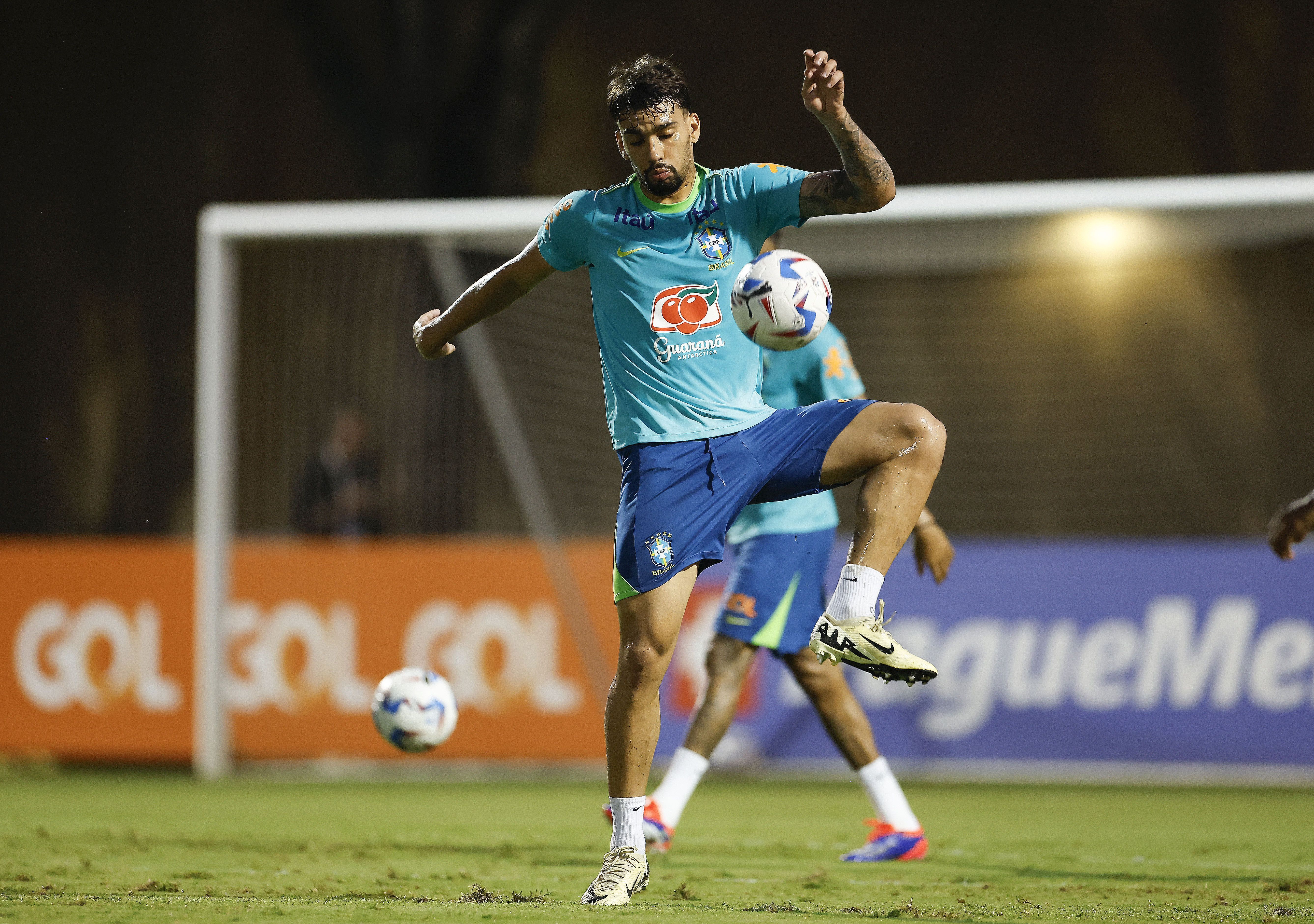 Paquetá admite a colega da Seleção que conversa para voltar ao Flamengo