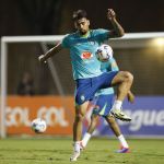 Paquetá admite a colega da Seleção que conversa para voltar ao Flamengo