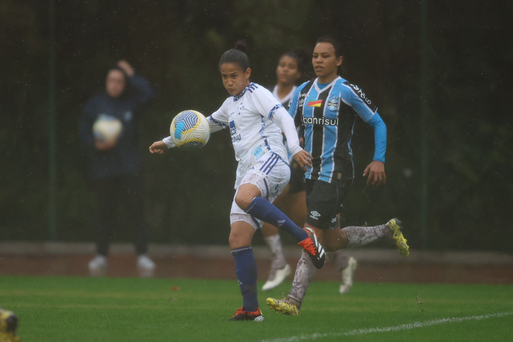 Brasileiro Feminino: Cruzeiro e Atlético são derrotados em confrontos diretos