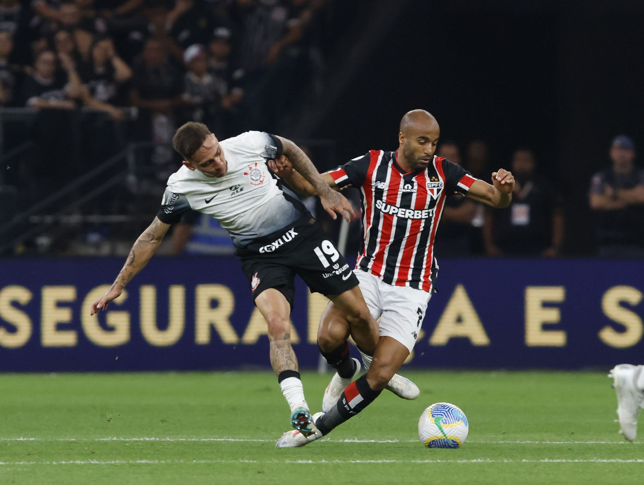 Lucas lamenta erros do São Paulo contra Corinthians: 'Deixamos escapar dois pontos'