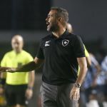 Artur Jorge reage à liderança do Botafogo após vitória em cima do Grêmio