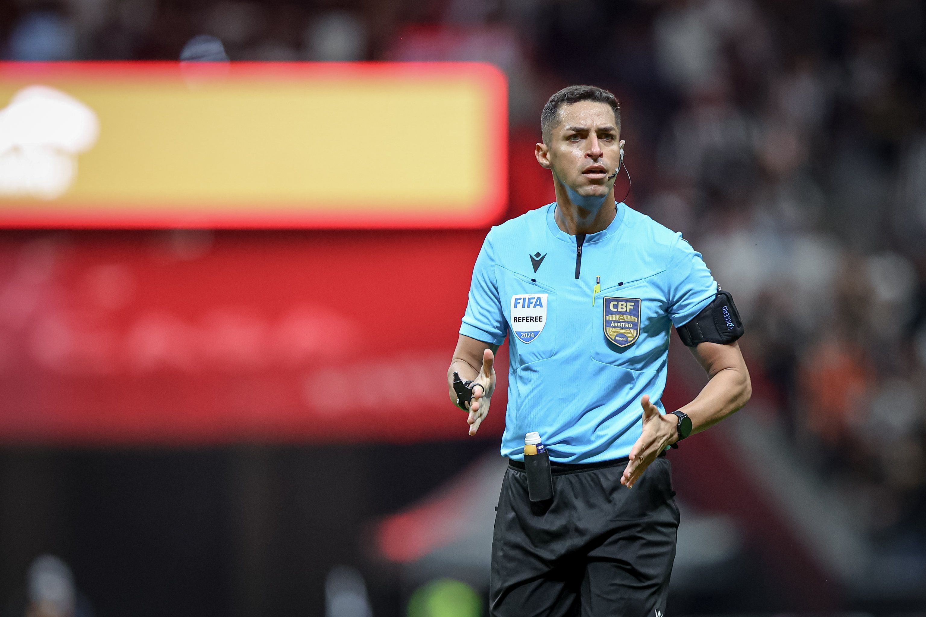 Atlético entra com Notícia de Infração contra árbitro de duelo com Palmeiras