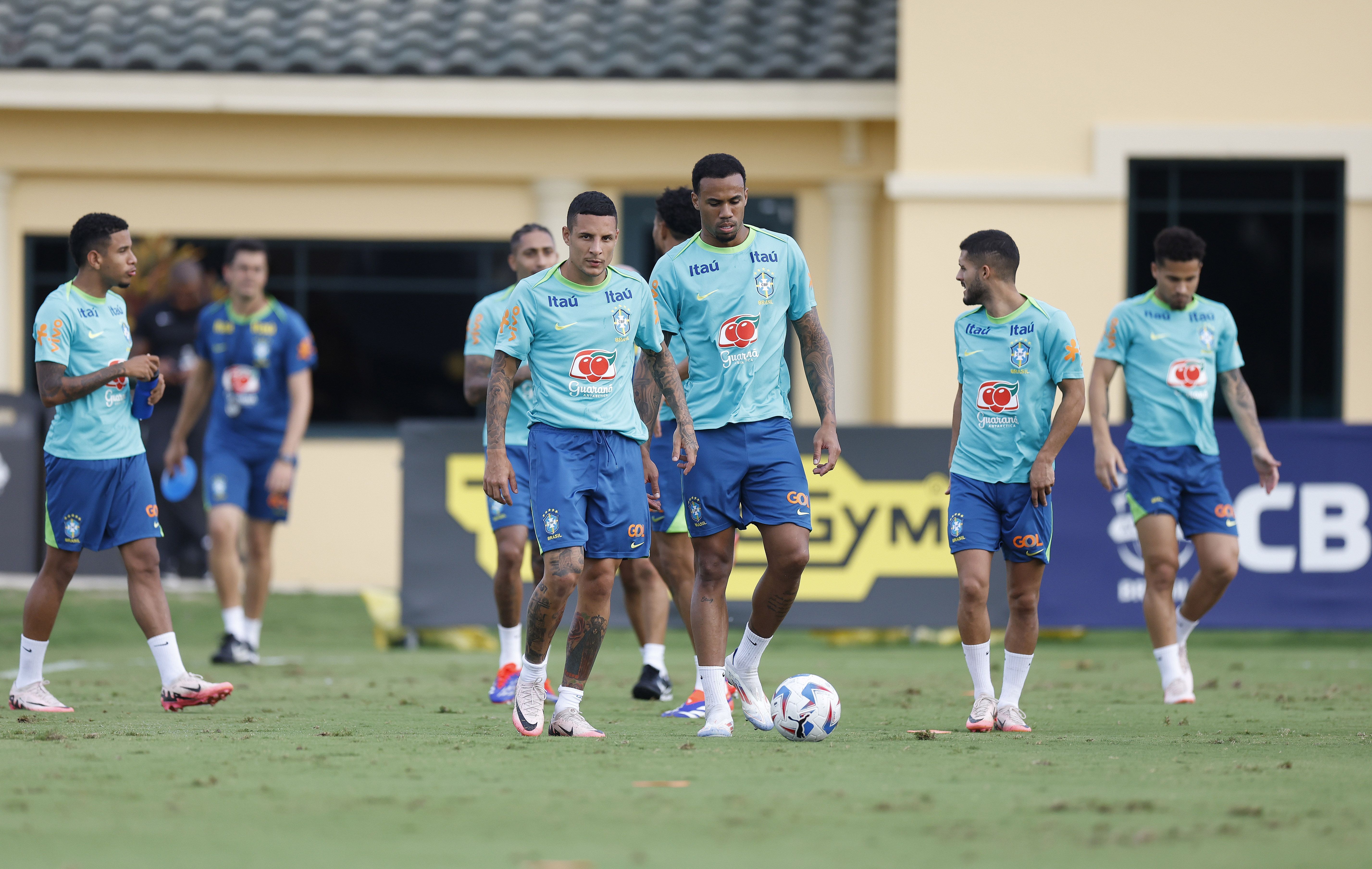 Arana treina como titular e pode aparecer na Seleção para estreia da Copa América