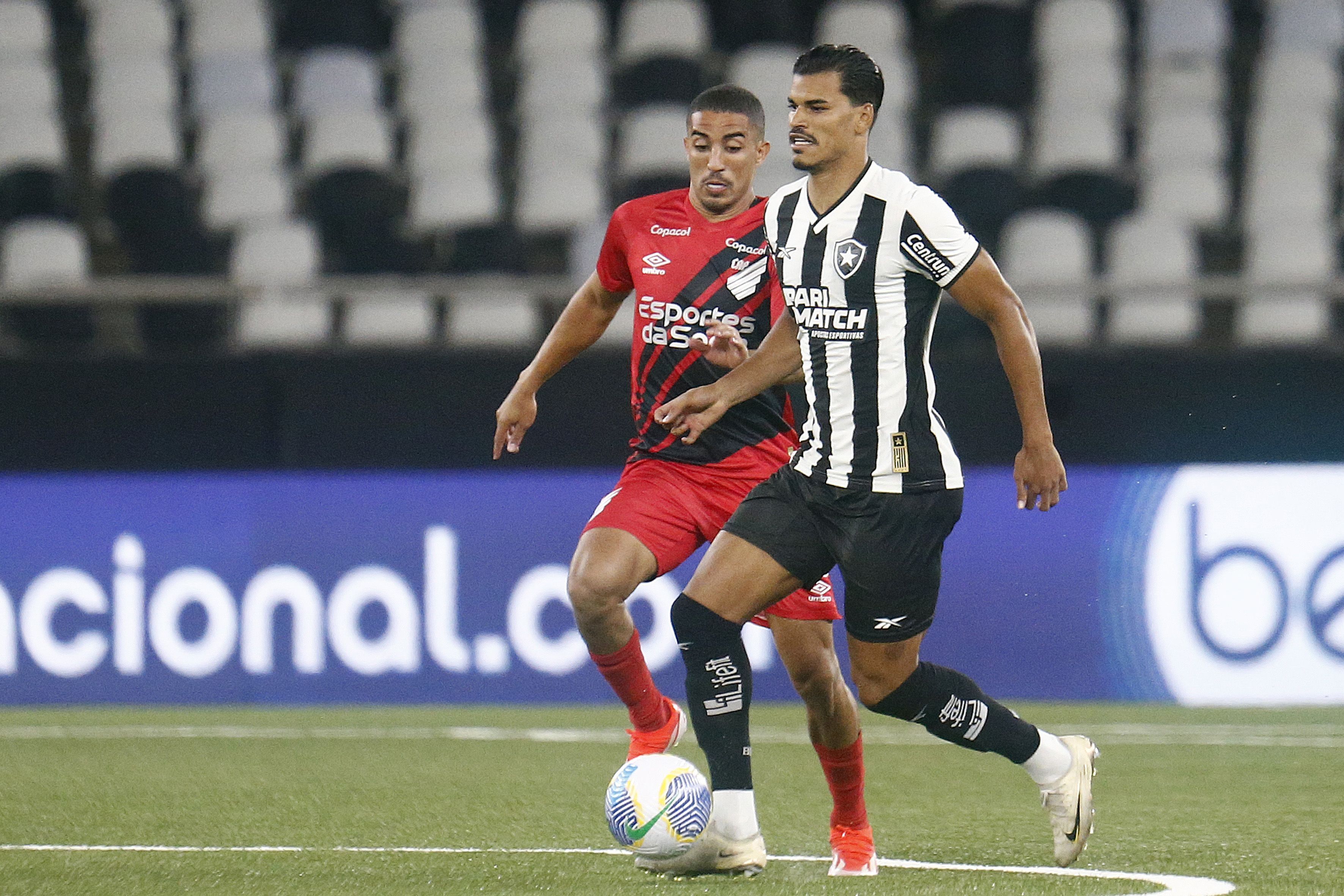 Brasileirão: Botafogo marca no último lance e empata com o Athletico
