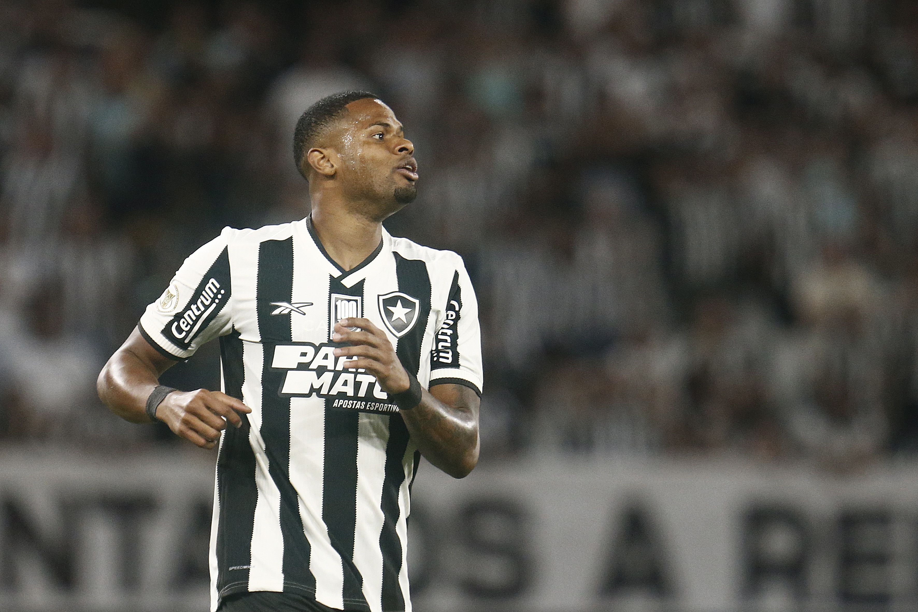Júnior Santos passa por cirurgia, e Botafogo informa prazo de recuperação