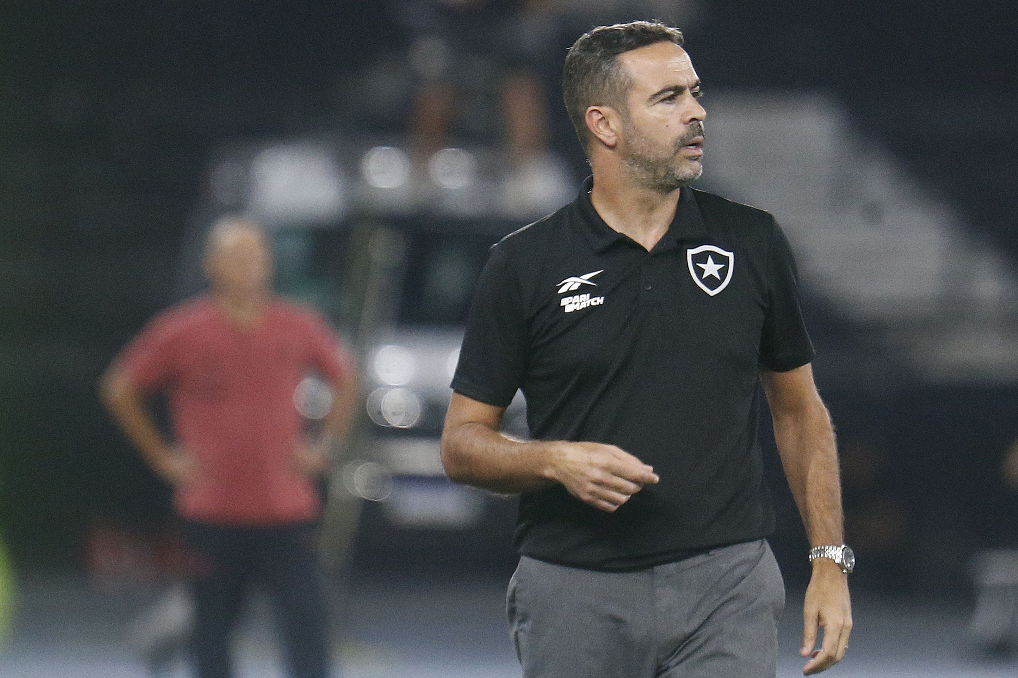 Artur Jorge valoriza ponto do Botafogo contra o Athletico: 'Demonstração de caráter'