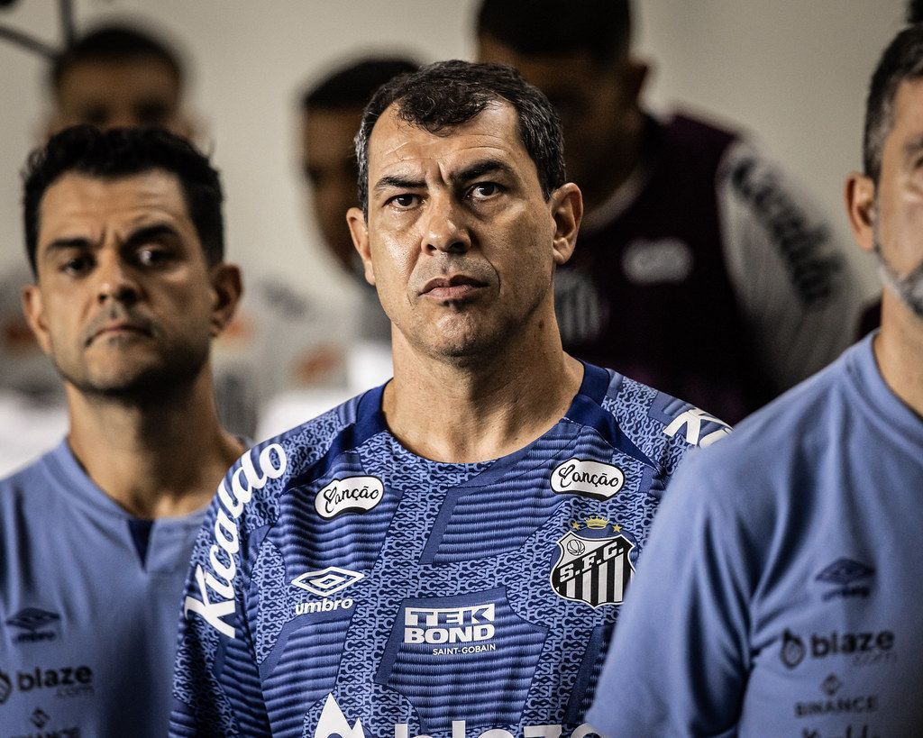 Carille relembra procura do Corinthians e aumento de pressão no Santos