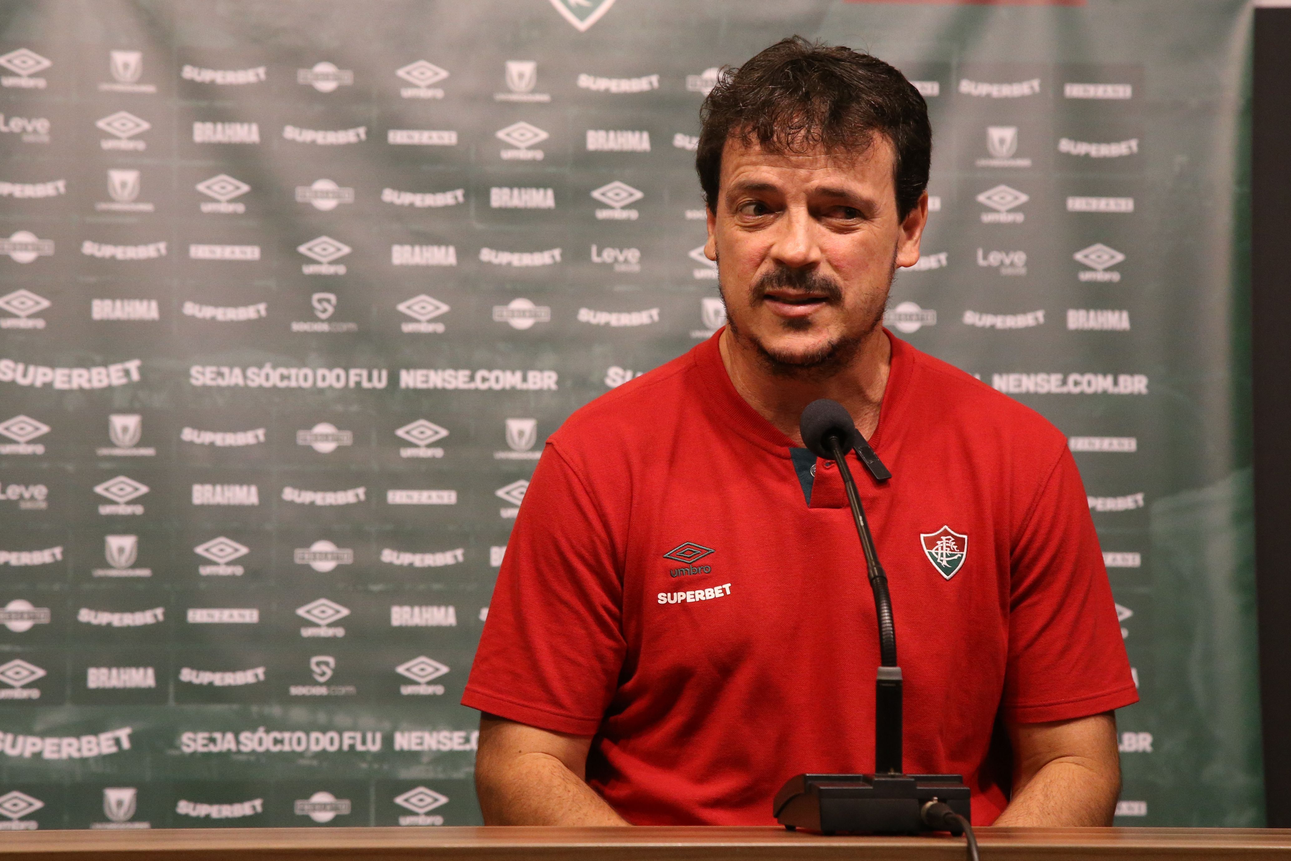 Na lanterna e pressionado, Fernando Diniz encara Fla-Flu decisivo