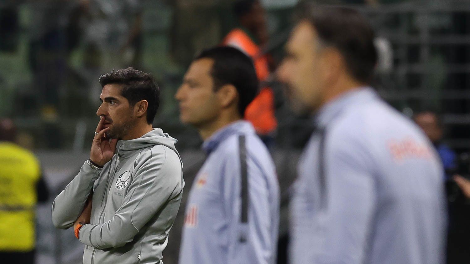 Abel revela tática para 'amassar' Bragantino, mas lamenta falta de eficácia em vitória