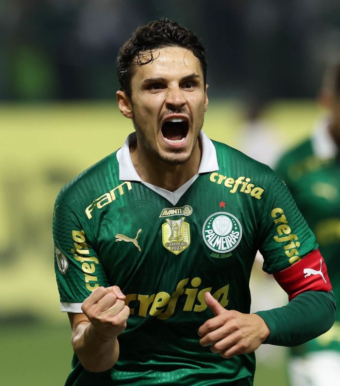 Raphael Veiga comemora primeiro gol da vitória do Palmeiras sobre Bragantino pela Série A