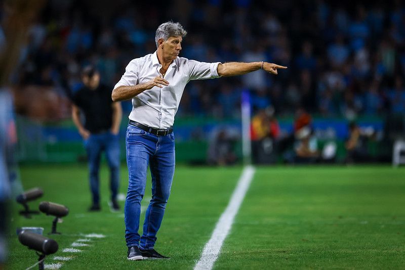 Renato dispara após derrota do Grêmio no GreNal: 'Se eu estou atrapalhando, saio eu'