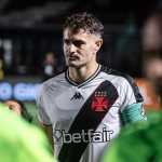 Vegetti recebe faixa de capitão no Vasco e tem papel decisivo mesmo sem gols