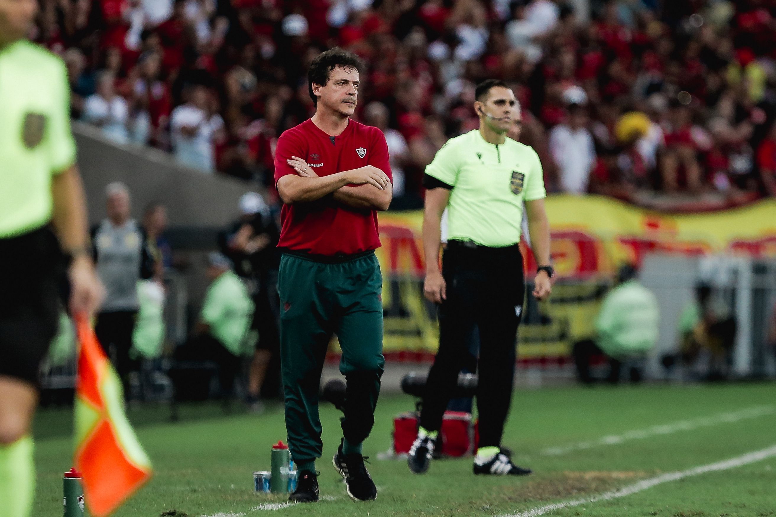 Após saída de Cuca, Athletico-PR faz contato por Fernando Diniz, diz site