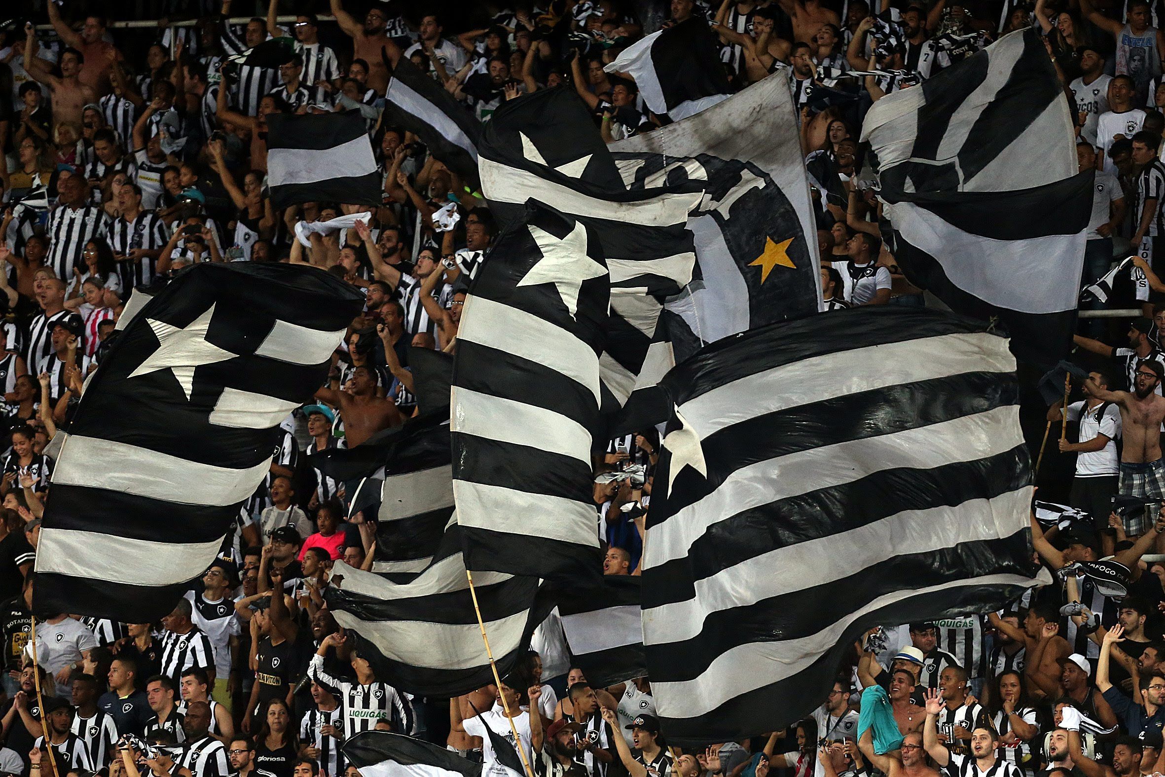 Torcida do Botafogo promete festa no estilo 'anos 90' contra o Palmeiras