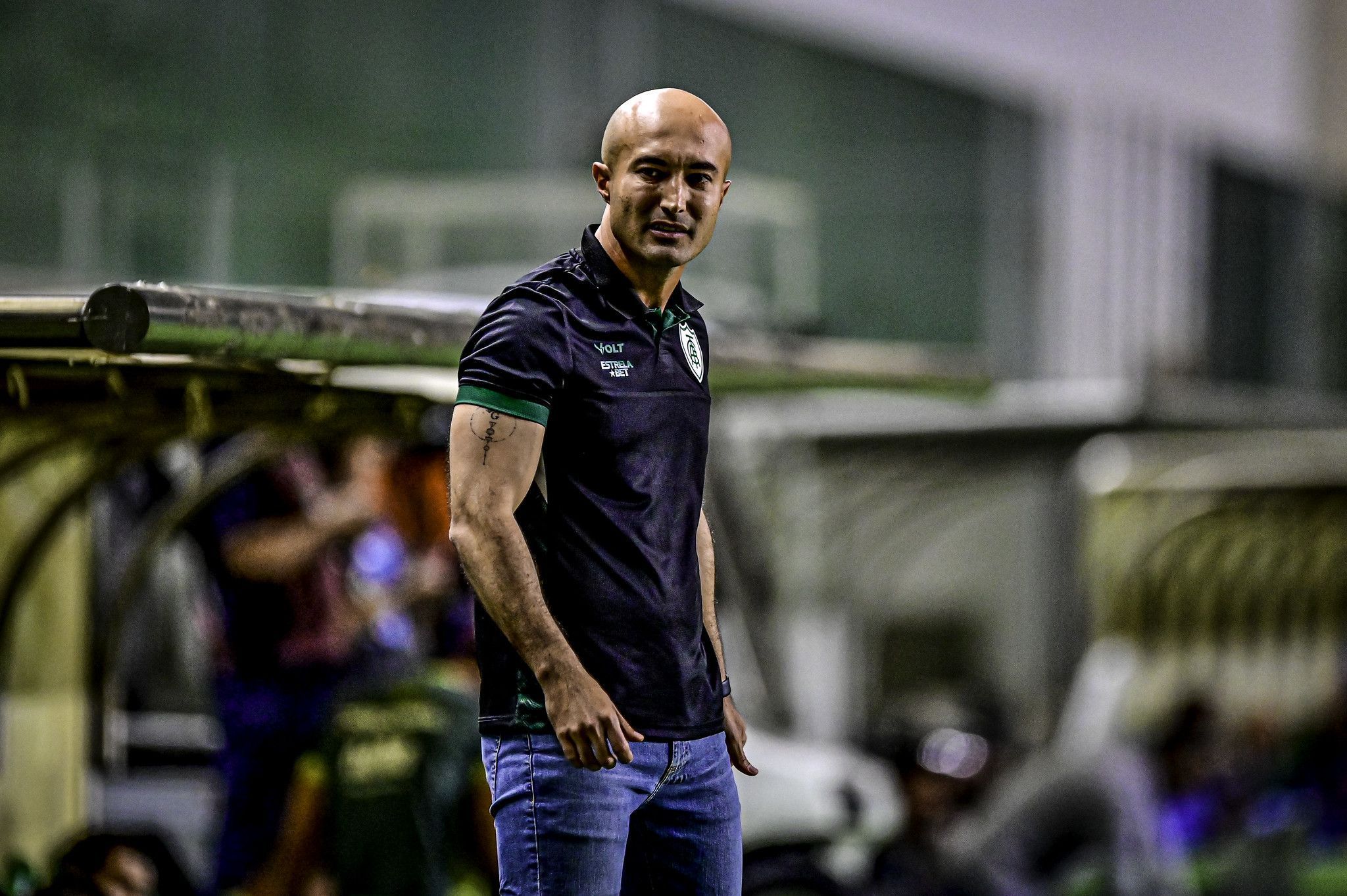 Técnico do América questiona escolha de árbitro após empate na Série B: ‘Faltou atenção’