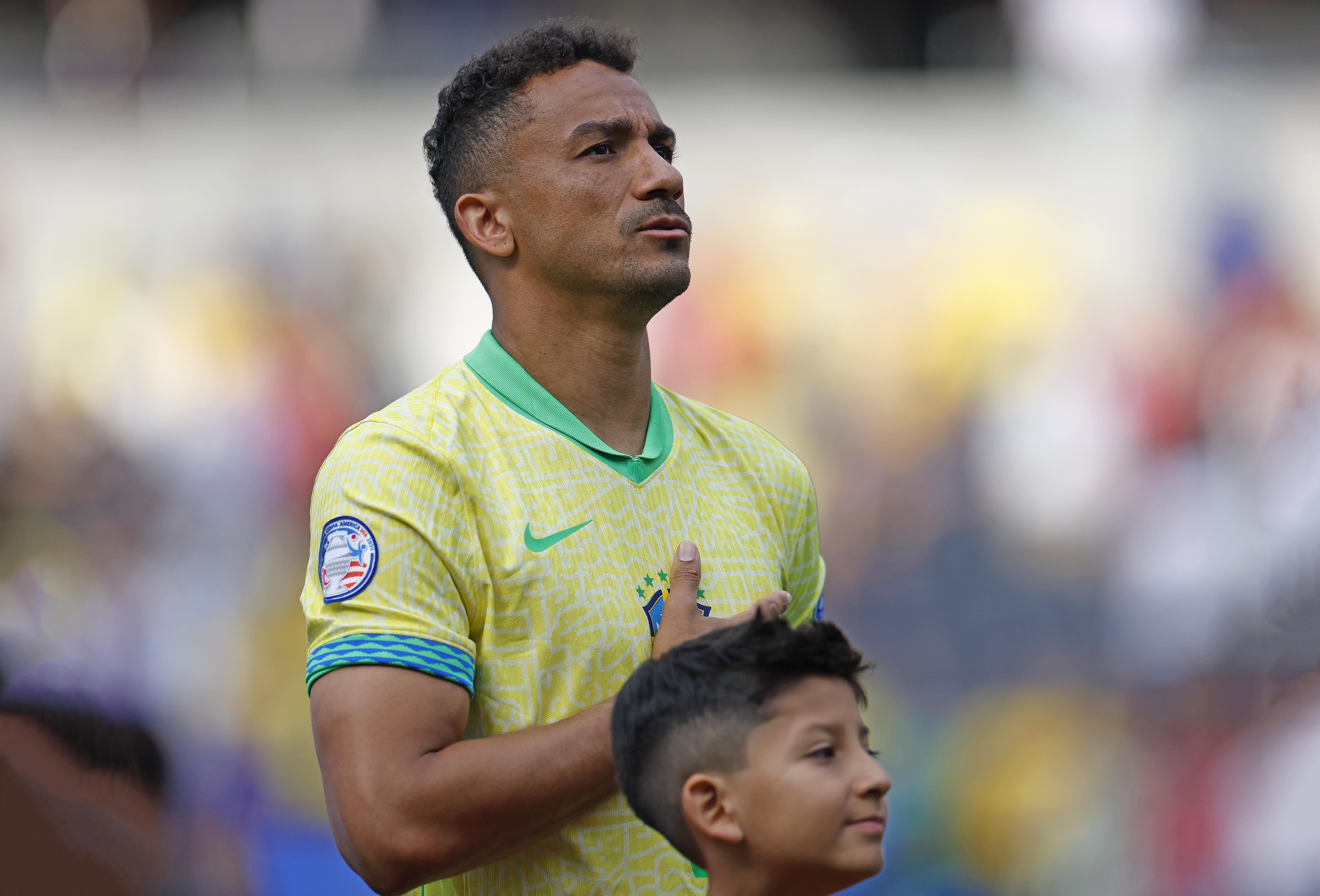 Capitão da Seleção discute com torcedores após empate contra a Costa Rica; assista