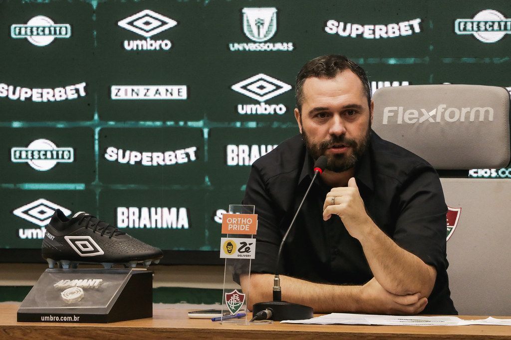 Presidente do Fluminense revela como Cruzeiro tentou 'seduzir' Fábio para retorno
