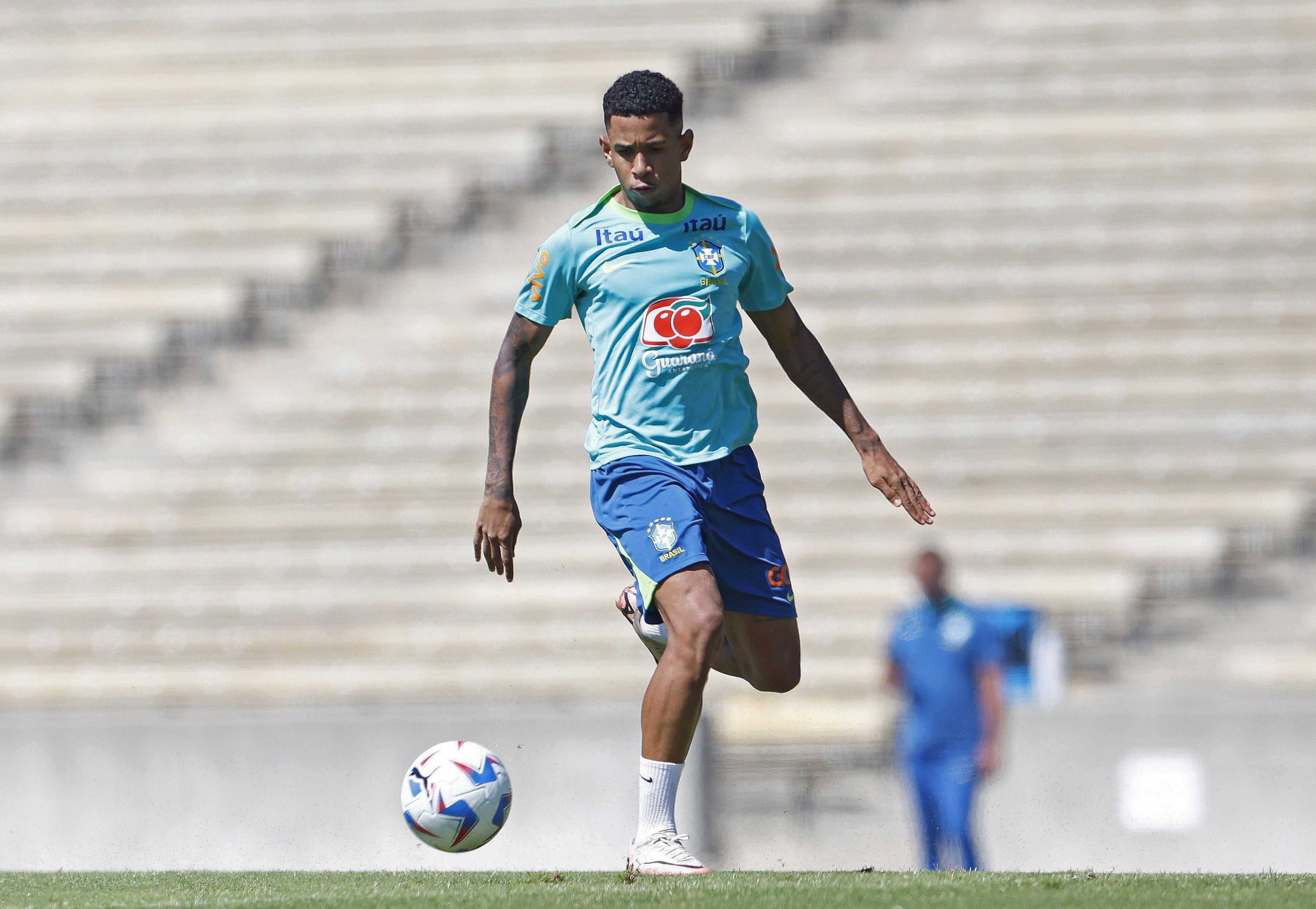 Savinho, revelação do Atlético, será titular da Seleção para enfrentar o Paraguai