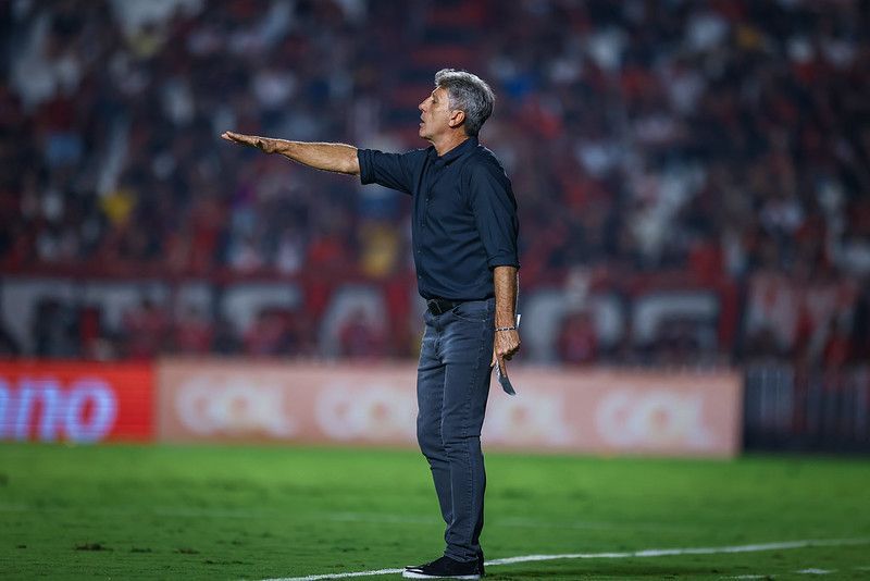 Renato promete melhora do Grêmio após empate com Atlético-GO: 'Nosso grupo vai ficar forte'