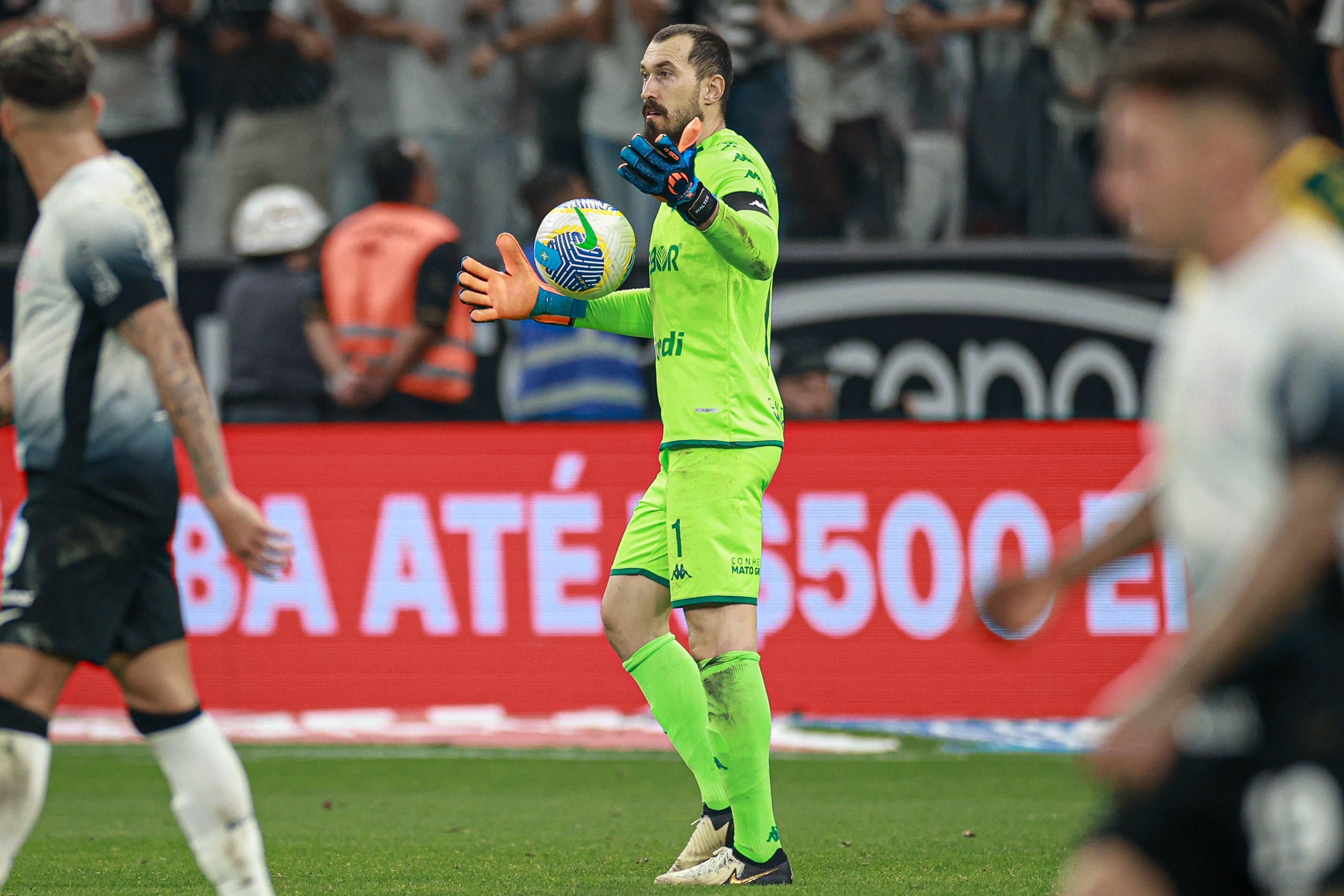 Walter revela sondagem do Corinthians e deixa elogios a Matheus Donelli
