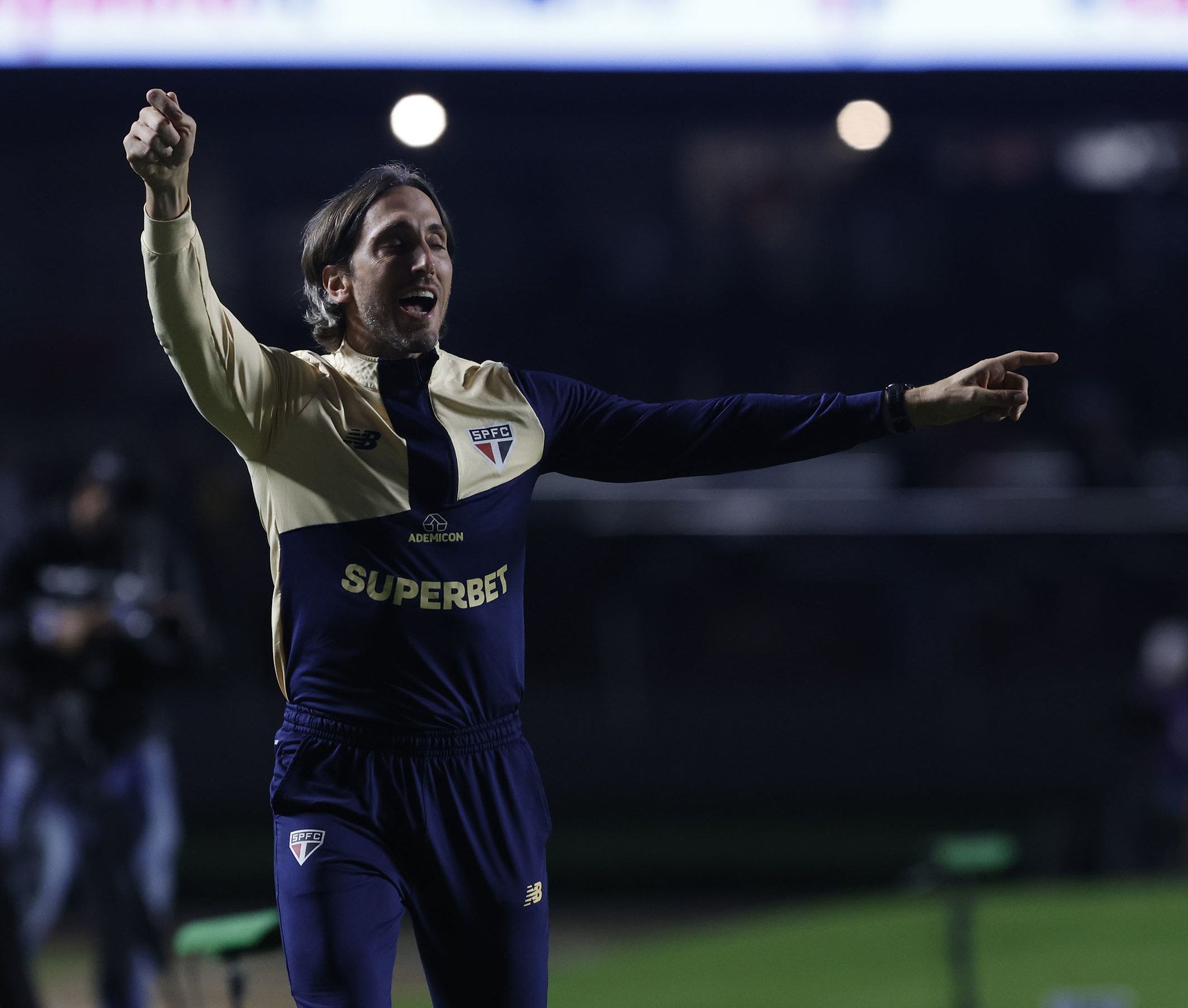 Inter negocia com Luis Zubeldía, ex-São Paulo, para substituir Roger Machado