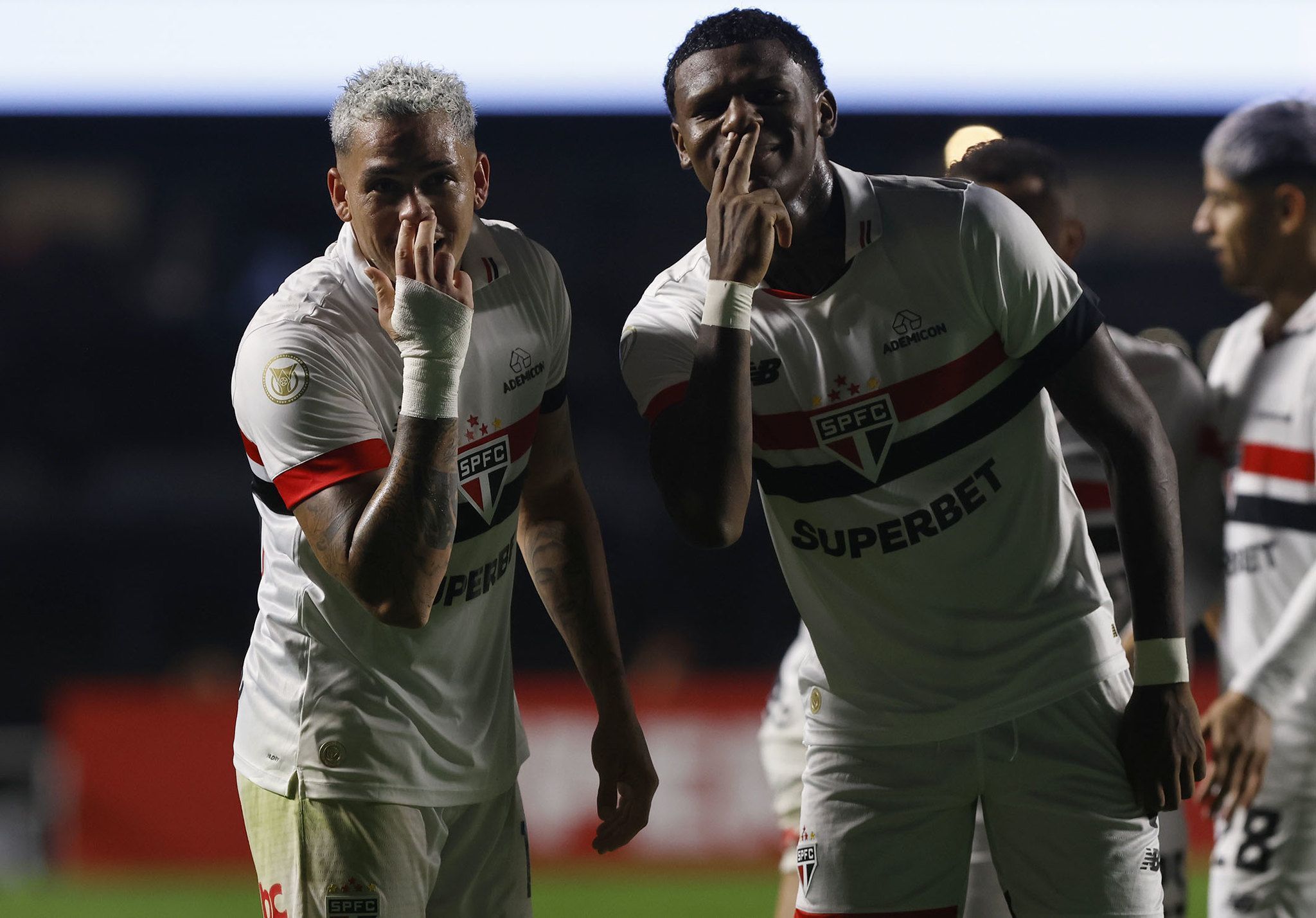 Quatro vitórias em nove dias: São Paulo recebe Bragantino por maratona perfeita