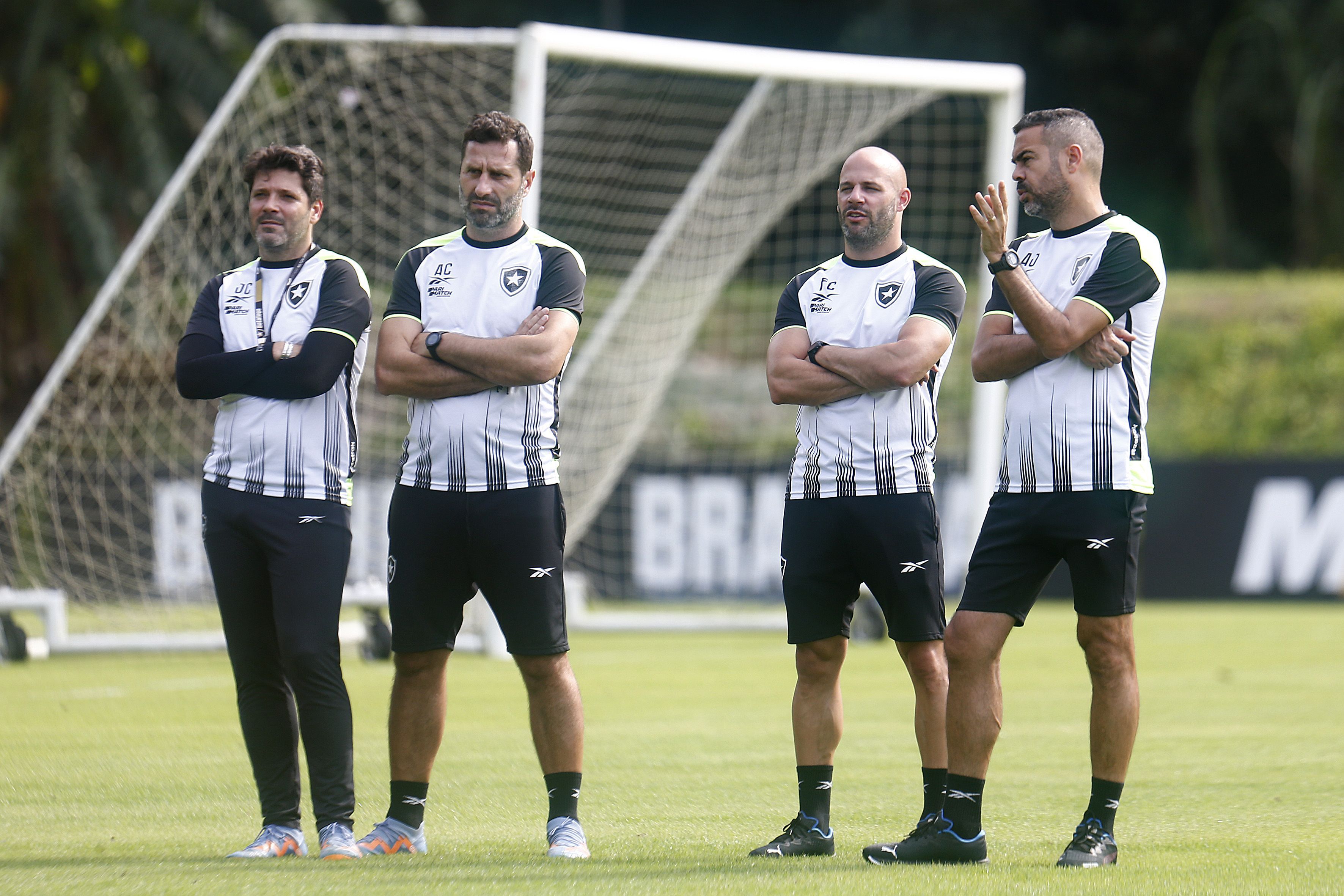 Botafogo x Atlético: Artur Jorge inicia preparação e tem Tchê Tchê como dúvida