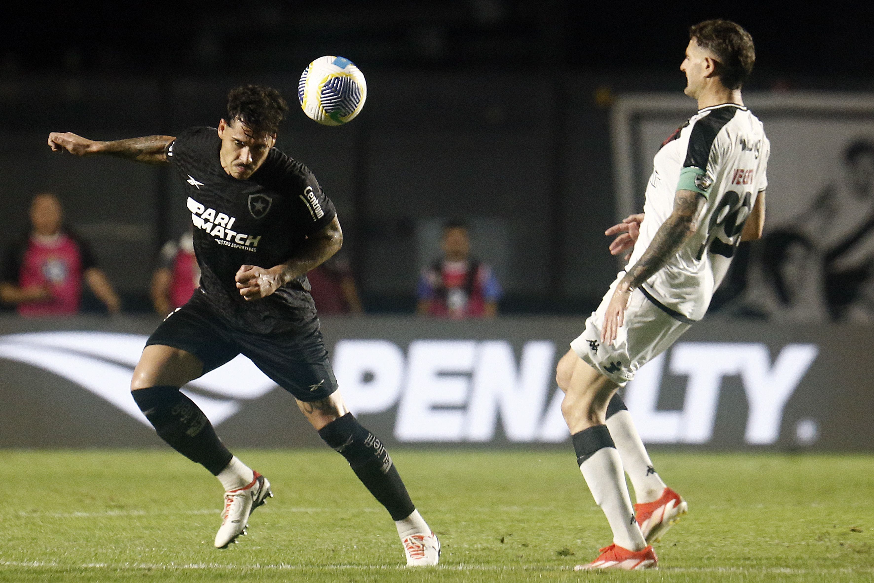 Em jogo equilibrado, Vasco e Botafogo empatam pelo Campeonato Brasileiro