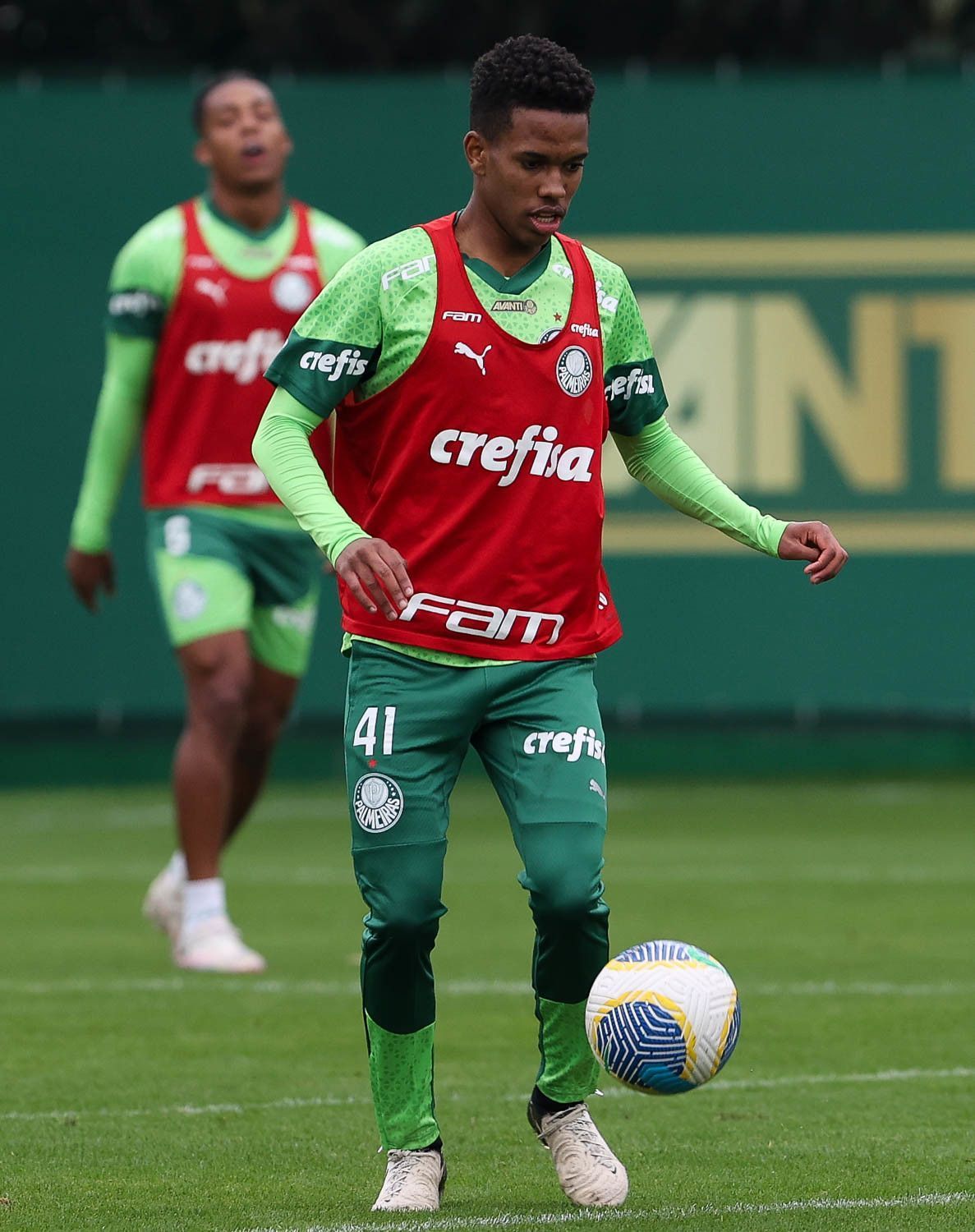 Treino do Palmeiras: clube faz mistério sobre Estêvão para jogo contra Flamengo