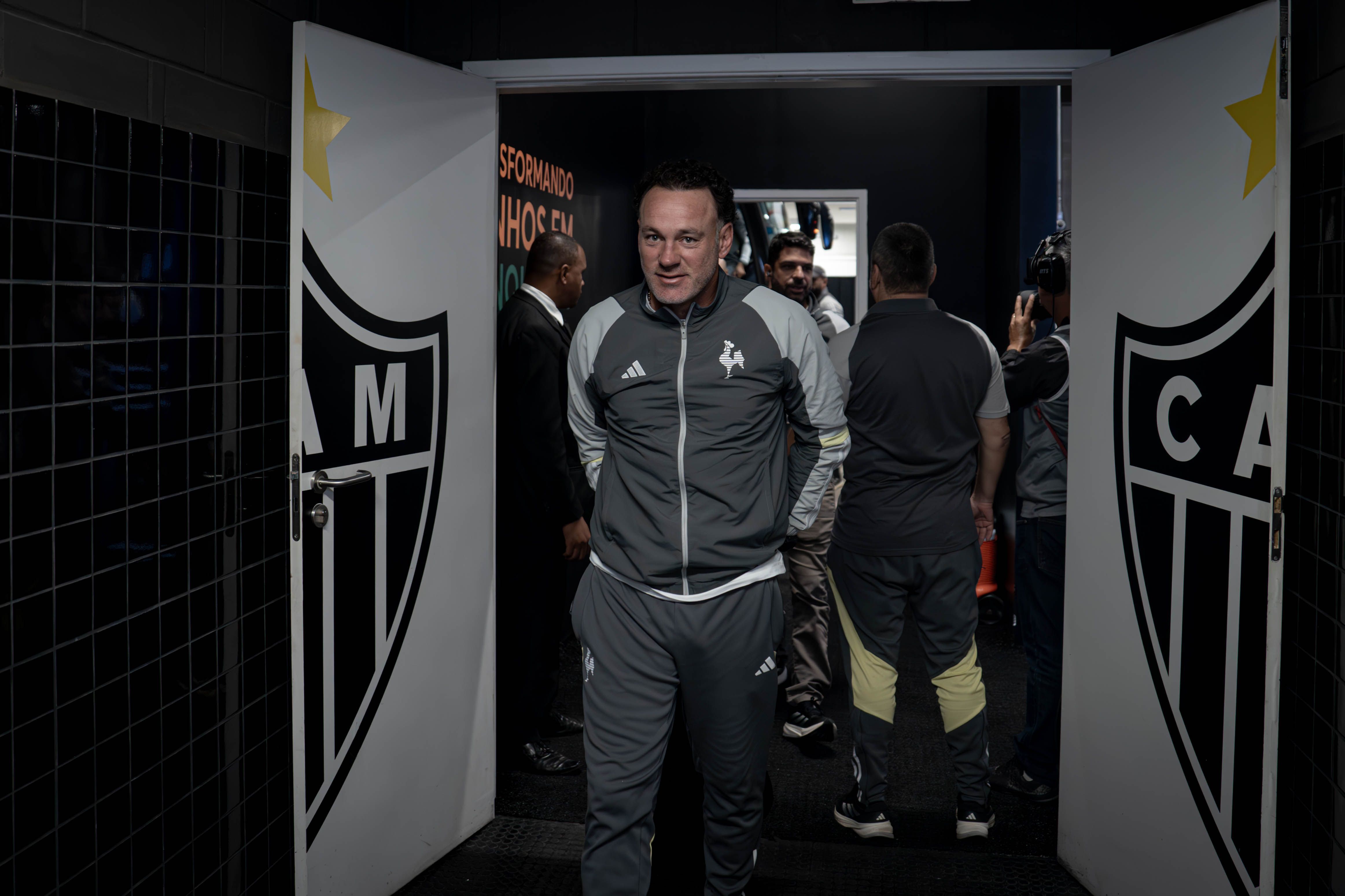 Escalação do Atlético: Milito surpreende e define estreia de reforço em jogo com Vasco