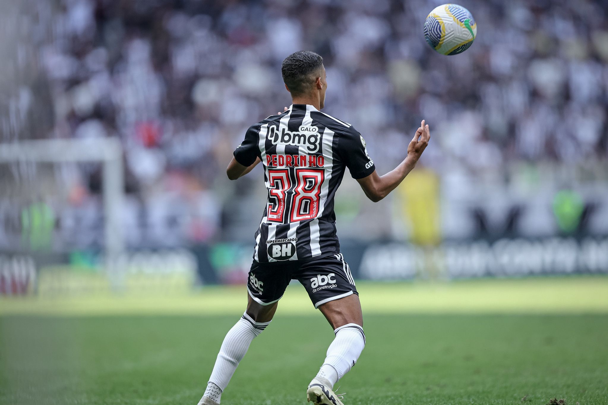 Meia se despede do Atlético, revela gratidão e manda recado aos jogadores