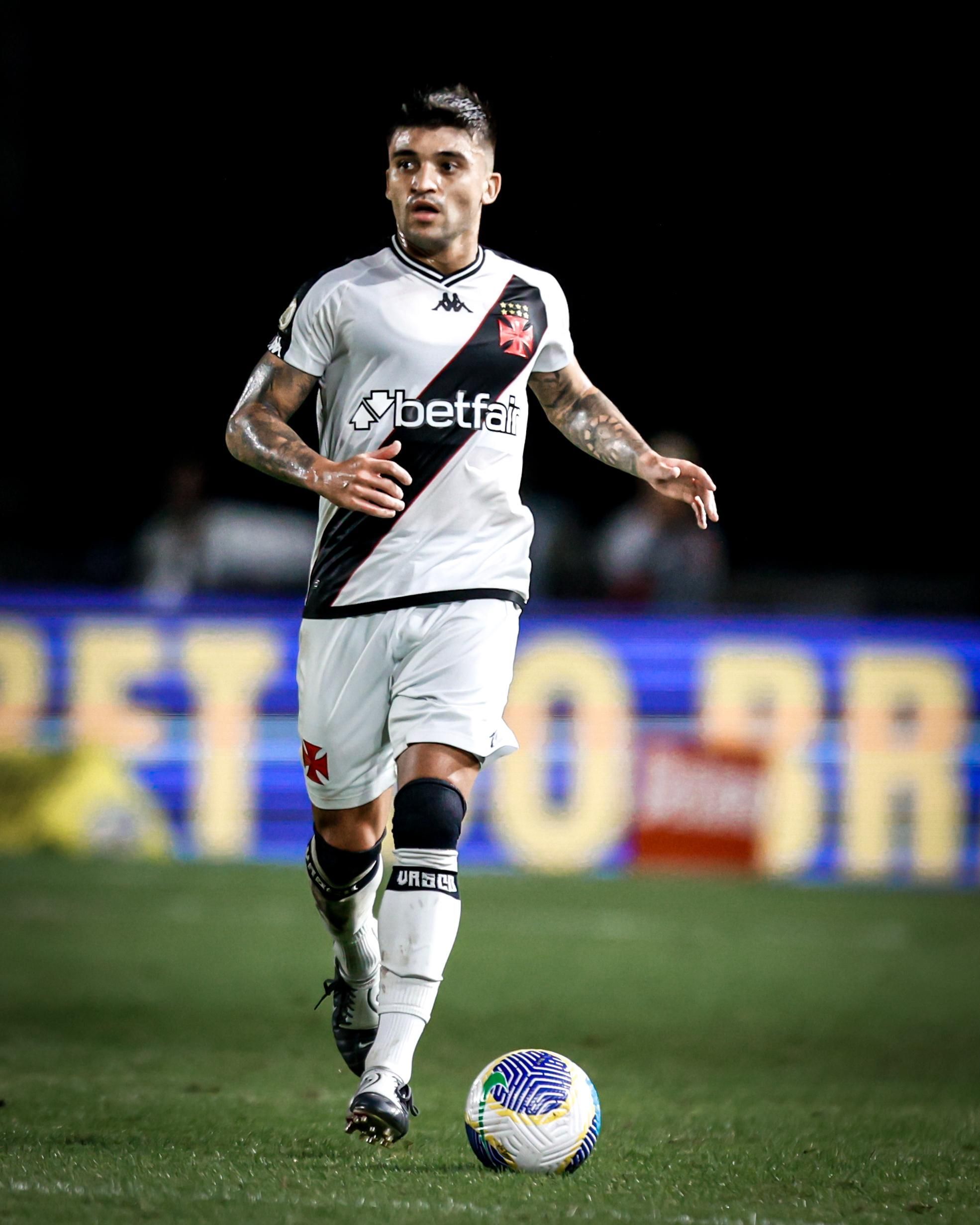 Vasco encaminha a renovação de Victor Luís por mais uma temporada