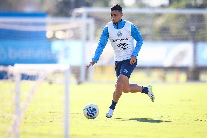 Grêmio informa lesão do lateral Fábio