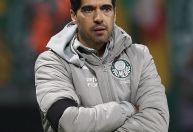 Ídolo do Corinthians, pentacampeão pela Seleção rebate Abel Ferreira, do Palmeiras