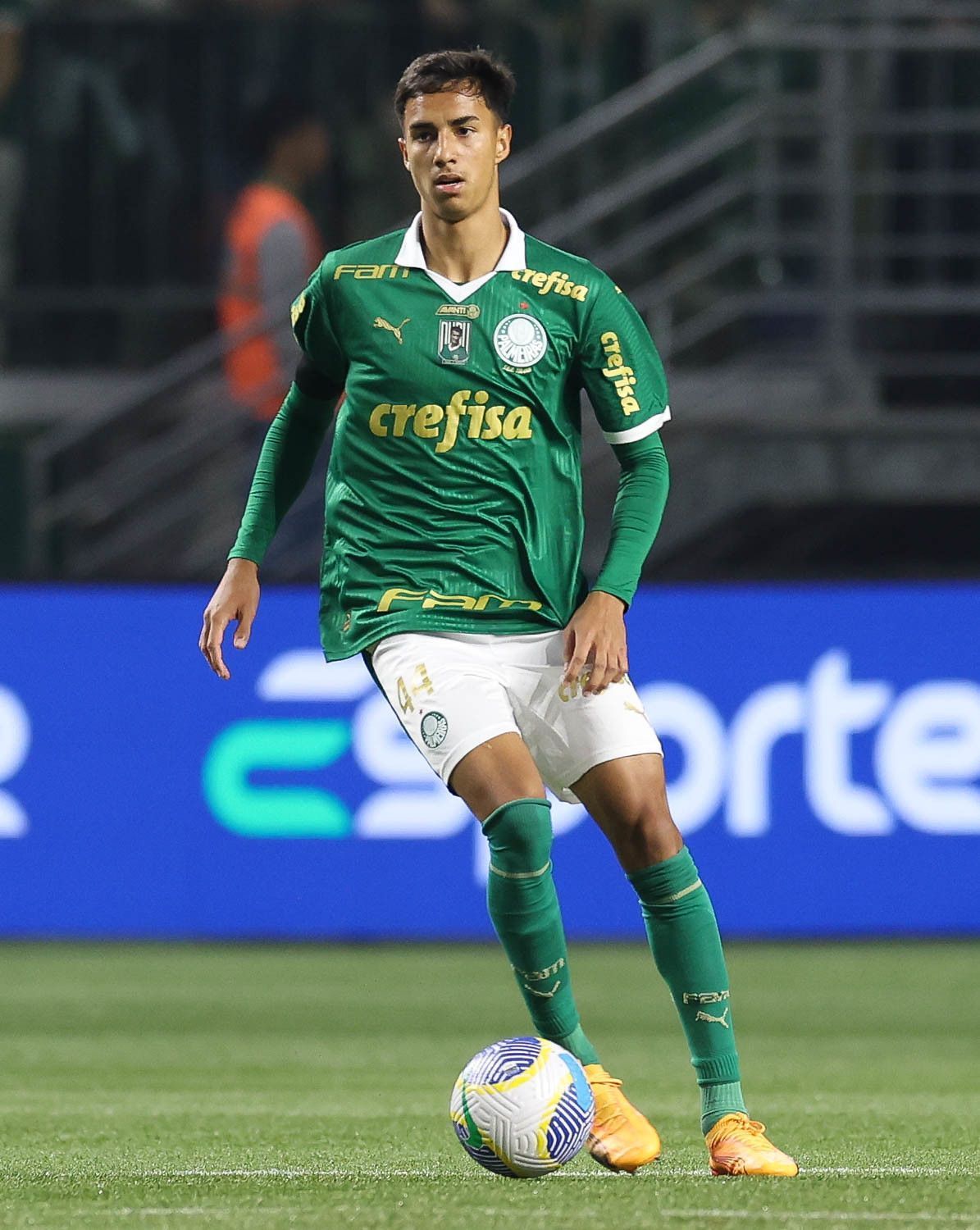 Gigantes europeus querem Vitor Reis, mas Palmeiras não se afoba por venda