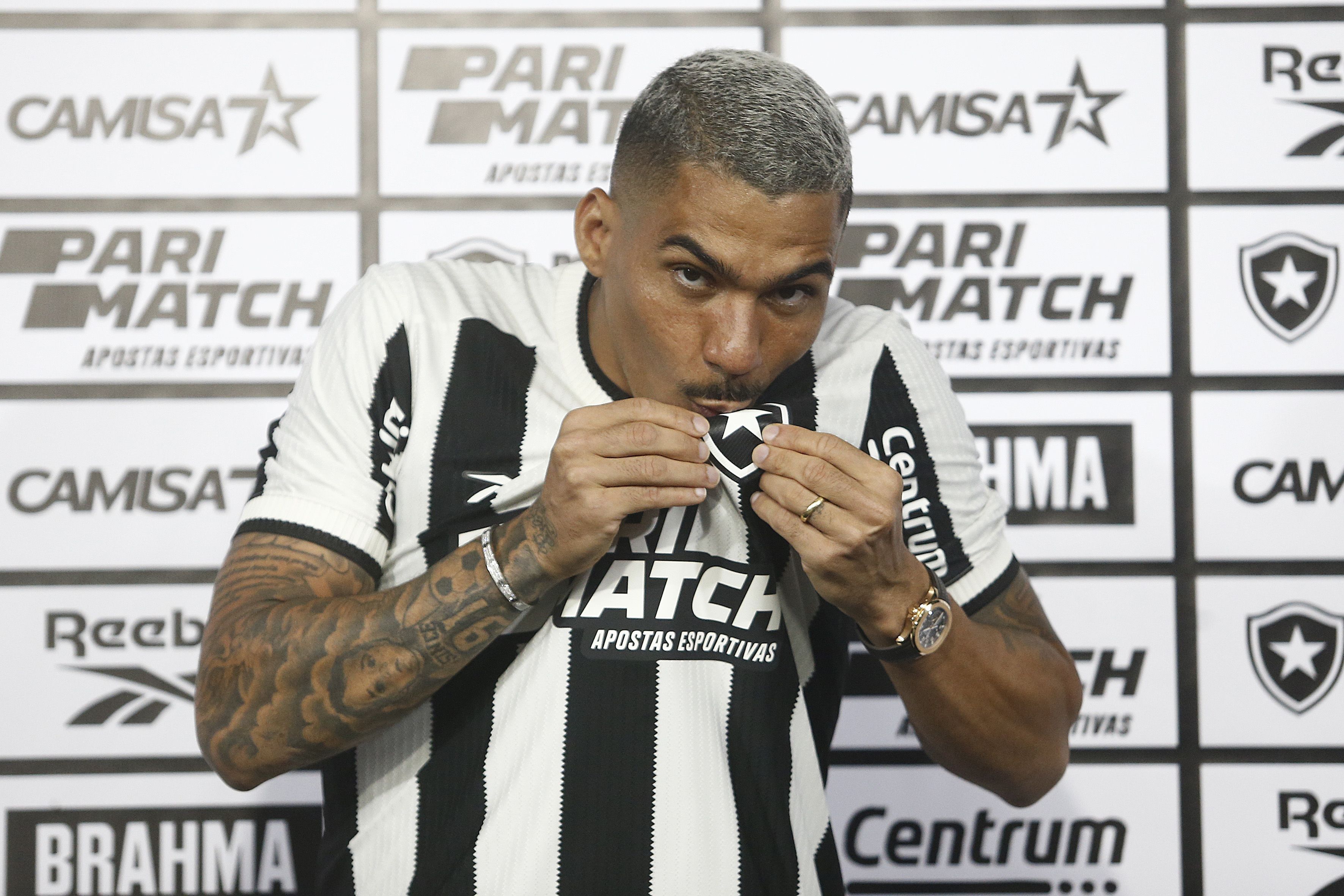 Apresentado no Botafogo, Allan nega convite de Coutinho para voltar ao Vasco
